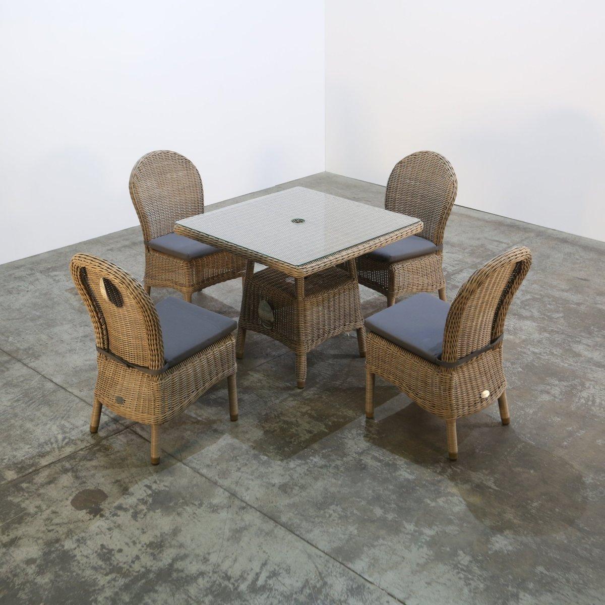 Conjunto de mesa y sillas de comedor para exterior Bridgman Kensington de ratán Moderno en venta