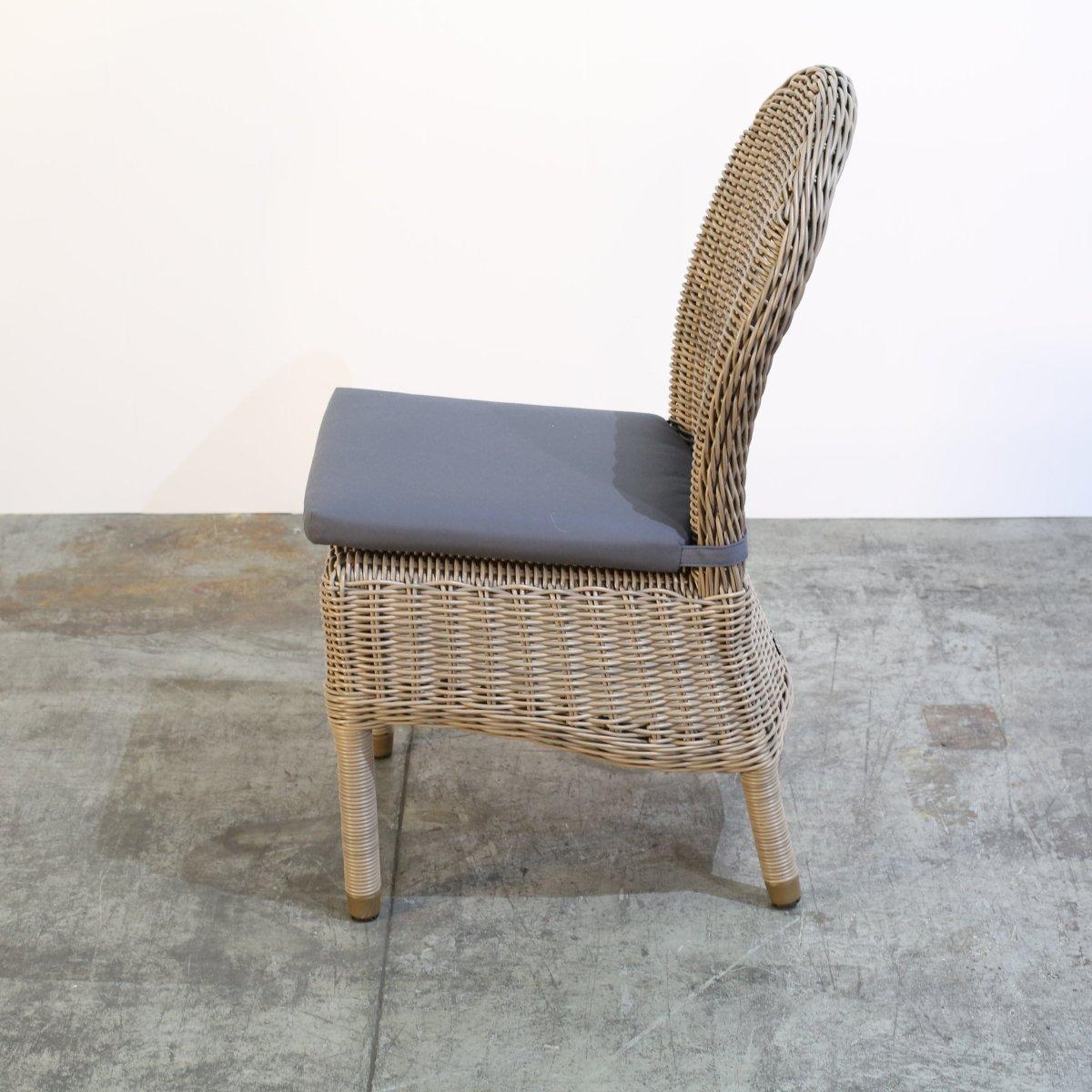 Britannico Set di tavolo e sedie da pranzo per esterni Bridgman Rattan Kensington in vendita