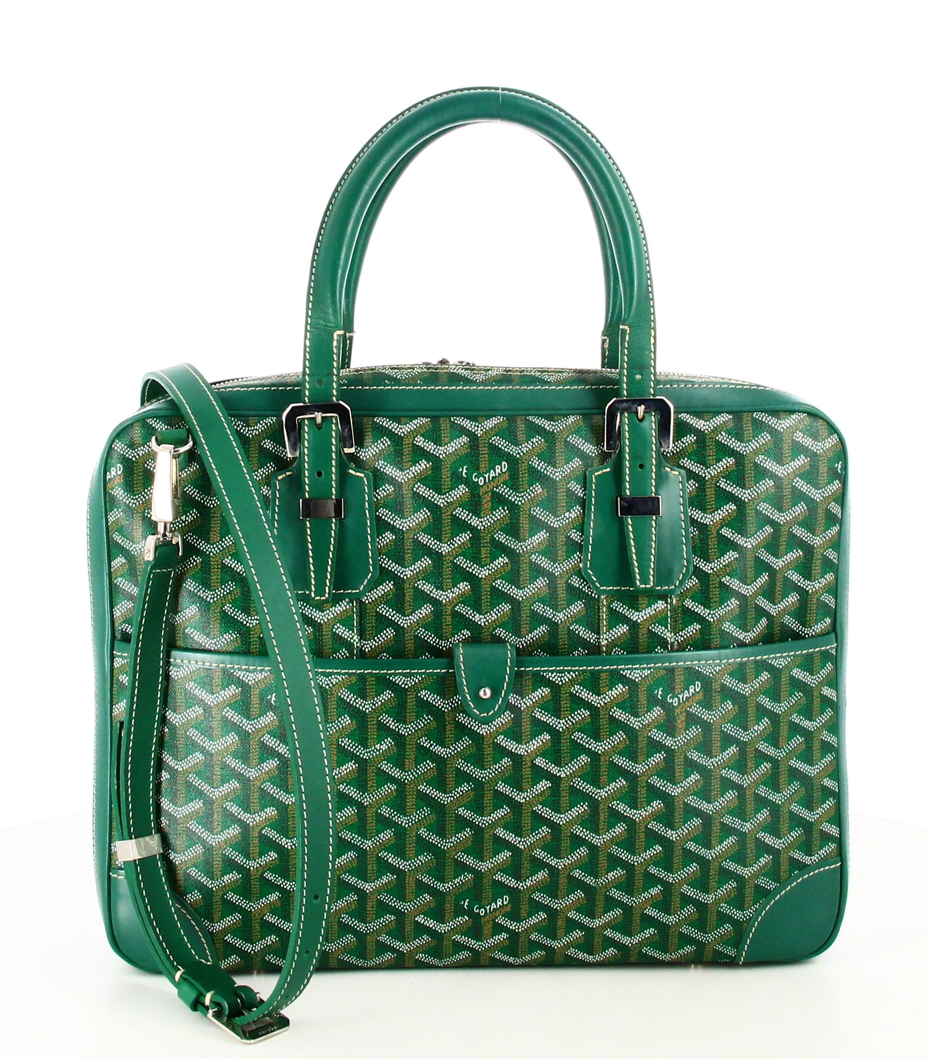 Brief Case Diplomate Goyard Green 

- Very good condition. Shows very slight signs of wear over time. 
- Brief Case Goyard green 
- Green leather shoulder strap 
- Two green leather handles
- Front pocket.
- Clasp: Silver zip 
- Inside: Yellow