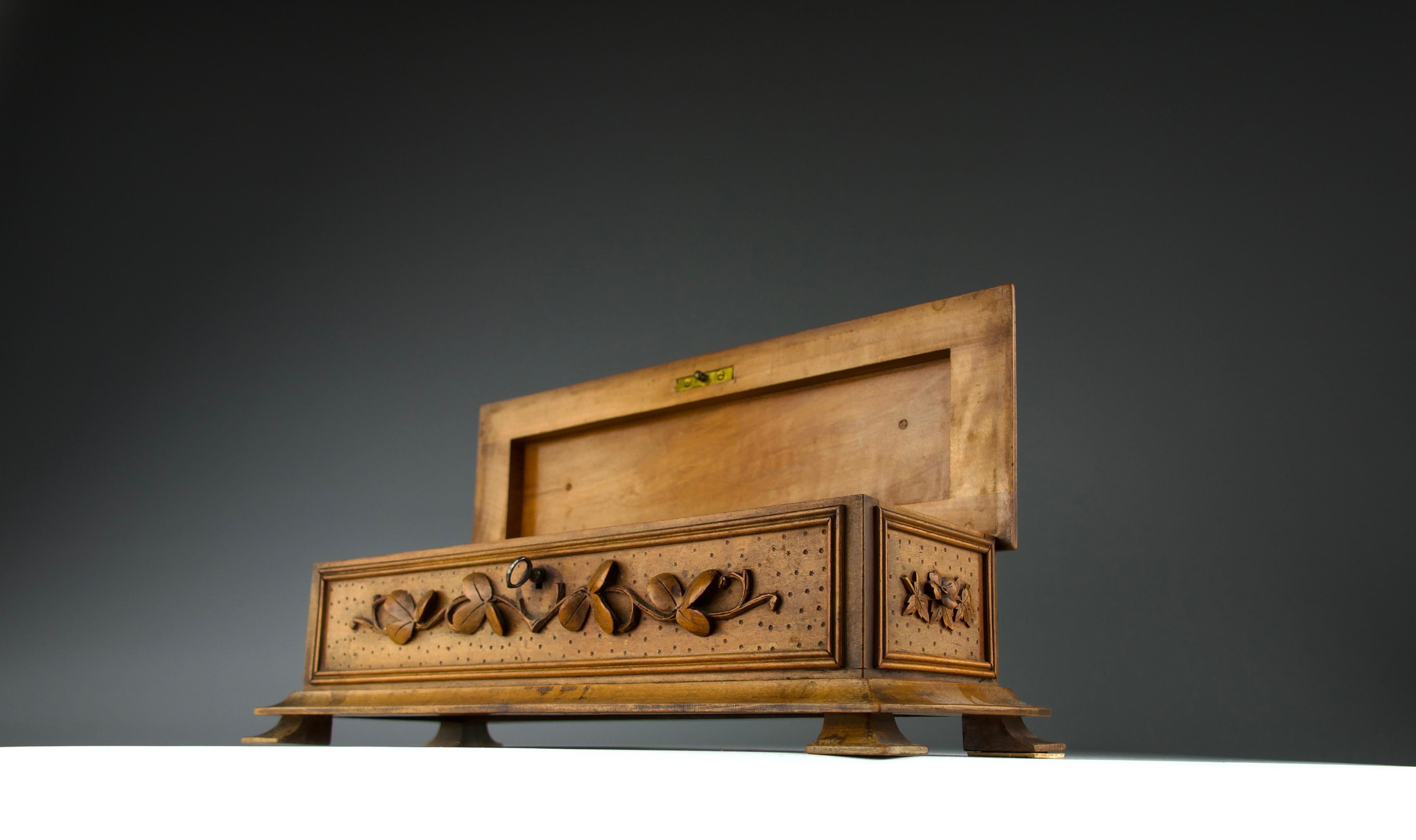 Swiss Brienz Artisans, Pheasant Box, Late 19th Century Switzerland