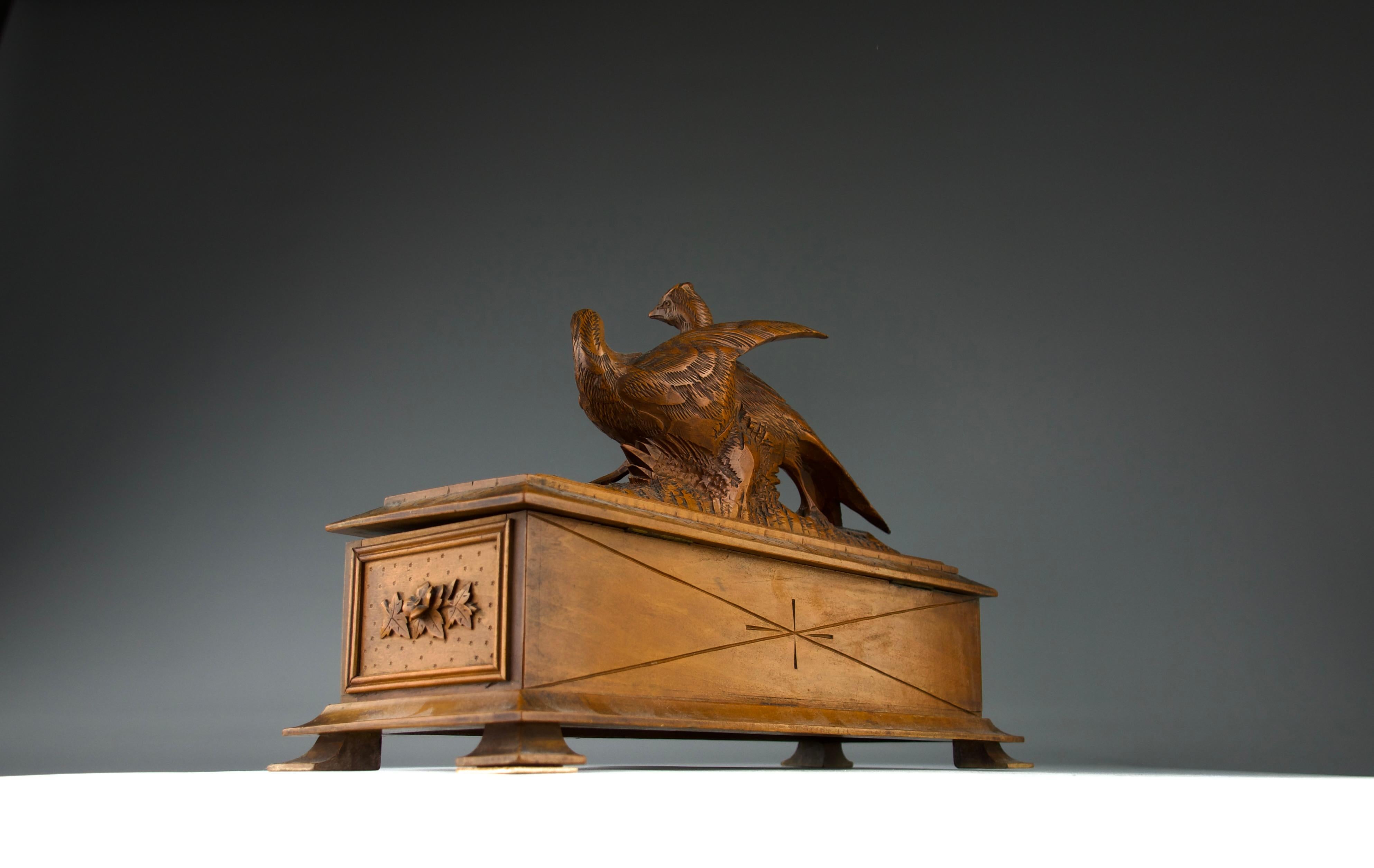 Brienz Artisans, Pheasant Box, Late 19th Century Switzerland In Good Condition In PARIS, FR