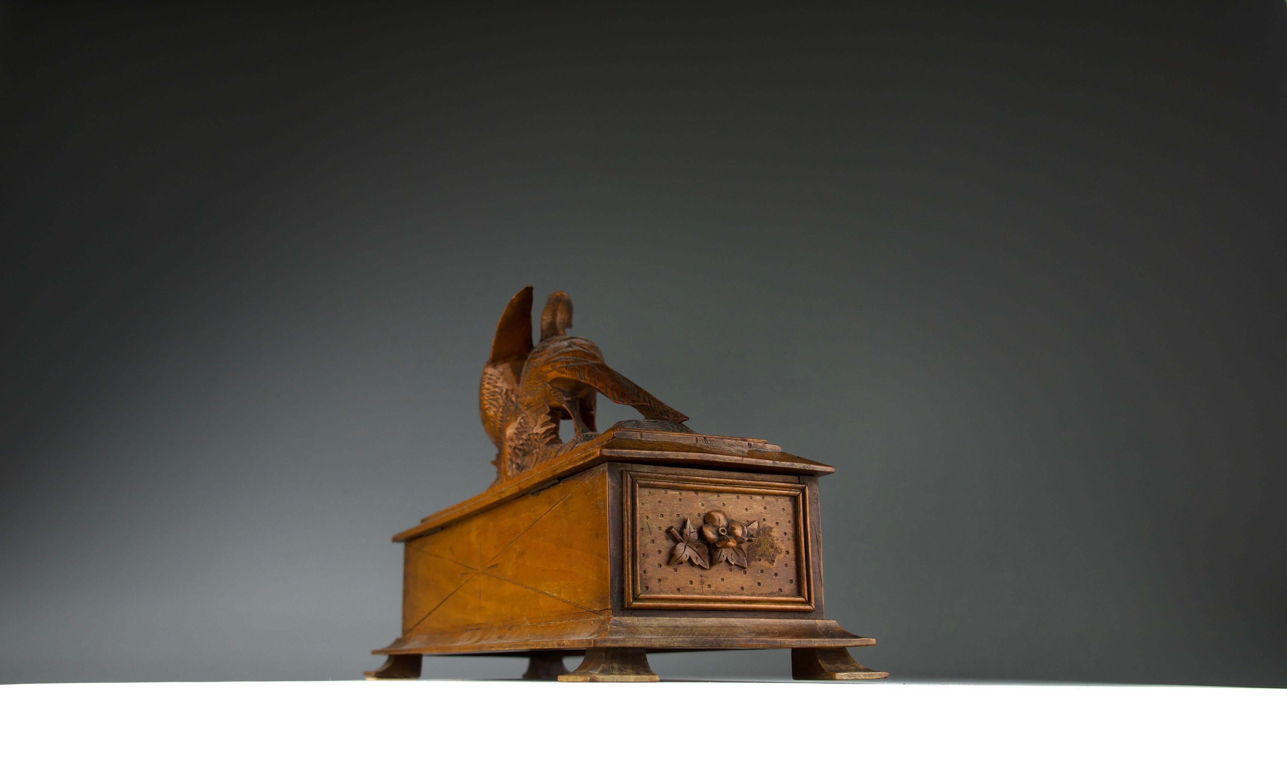 Brienz Artisans, Pheasant Box, Late 19th Century Switzerland 2