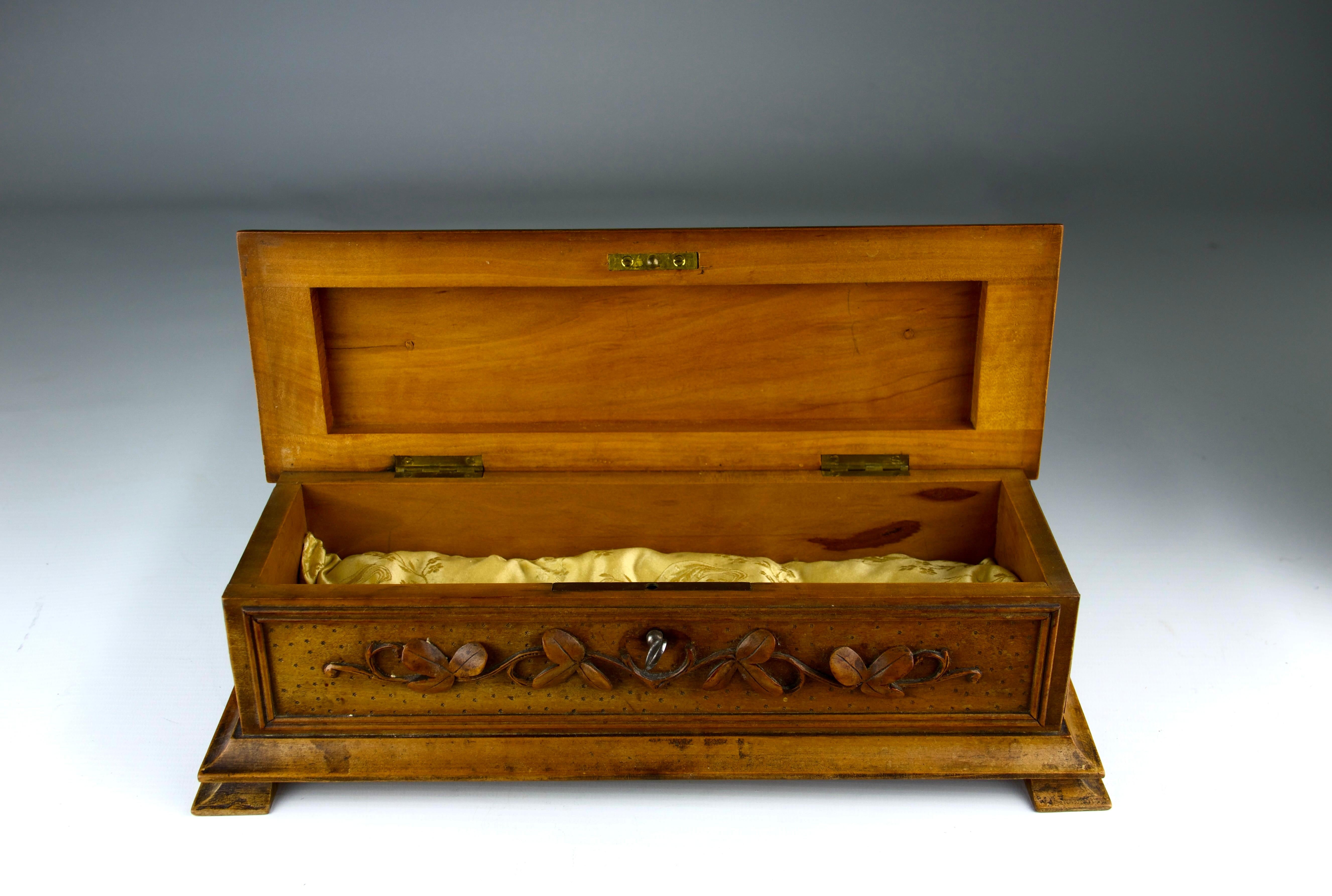 Brienz Artisans, Pheasant Box, Late 19th Century Switzerland 3