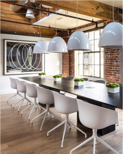 Nero con grandi volute bianche