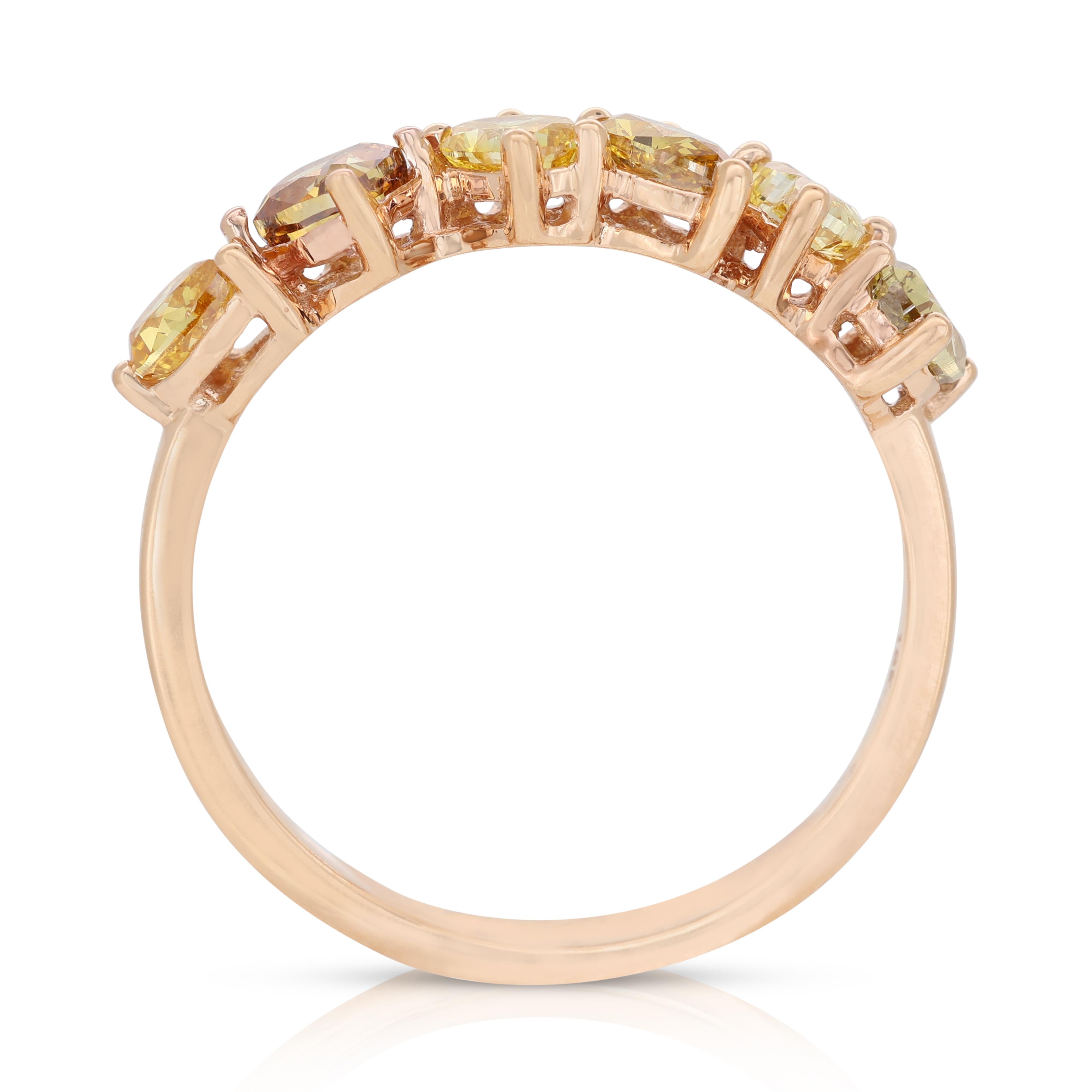 Bright 18k Rose Gold Fancy Colored Diamond Ring w/1.00 ct - IGI Certified In New Condition For Sale In רמת גן, IL