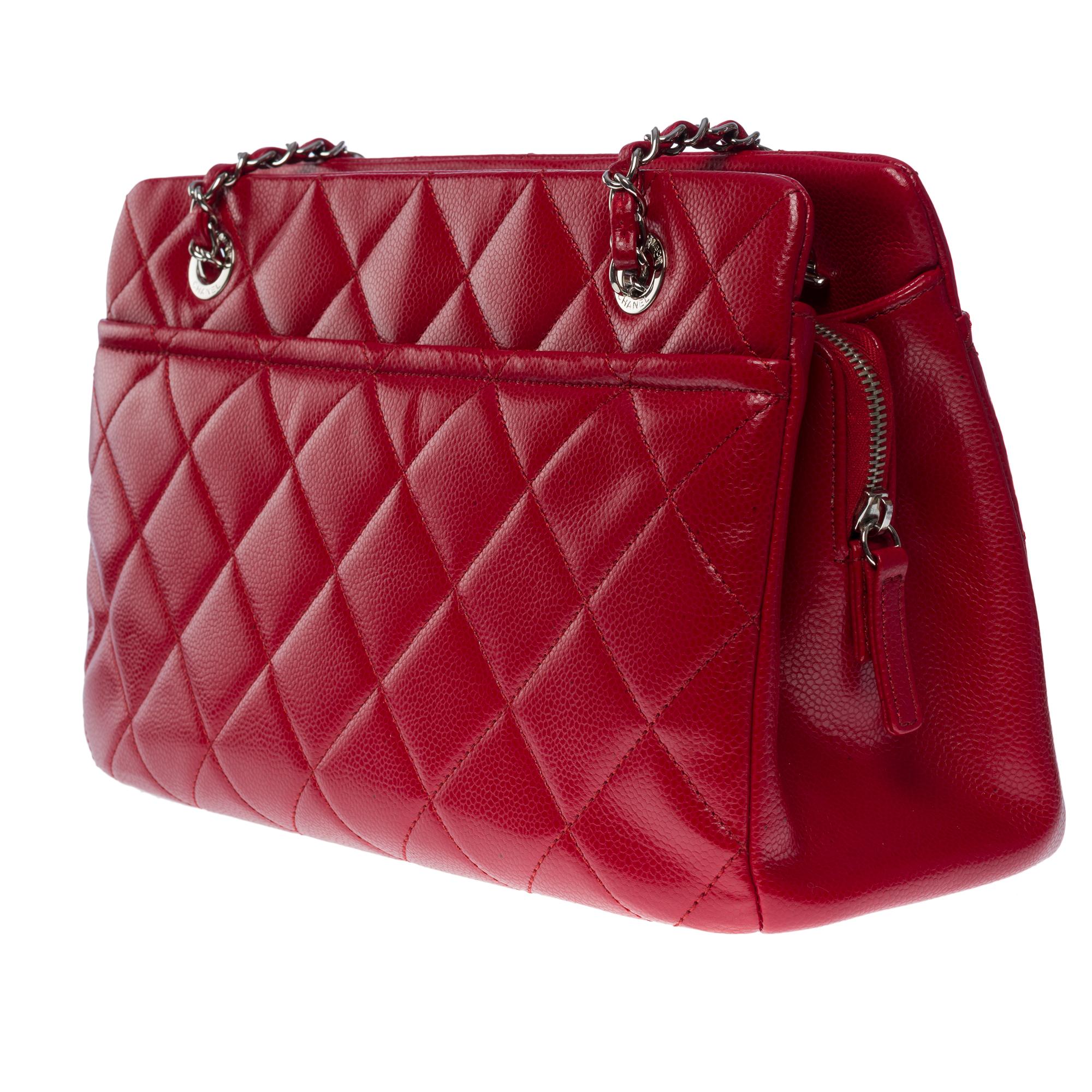 Chanel - Superbe sac fourre-tout en cuir matelassé rouge caviar, SHW en vente 1