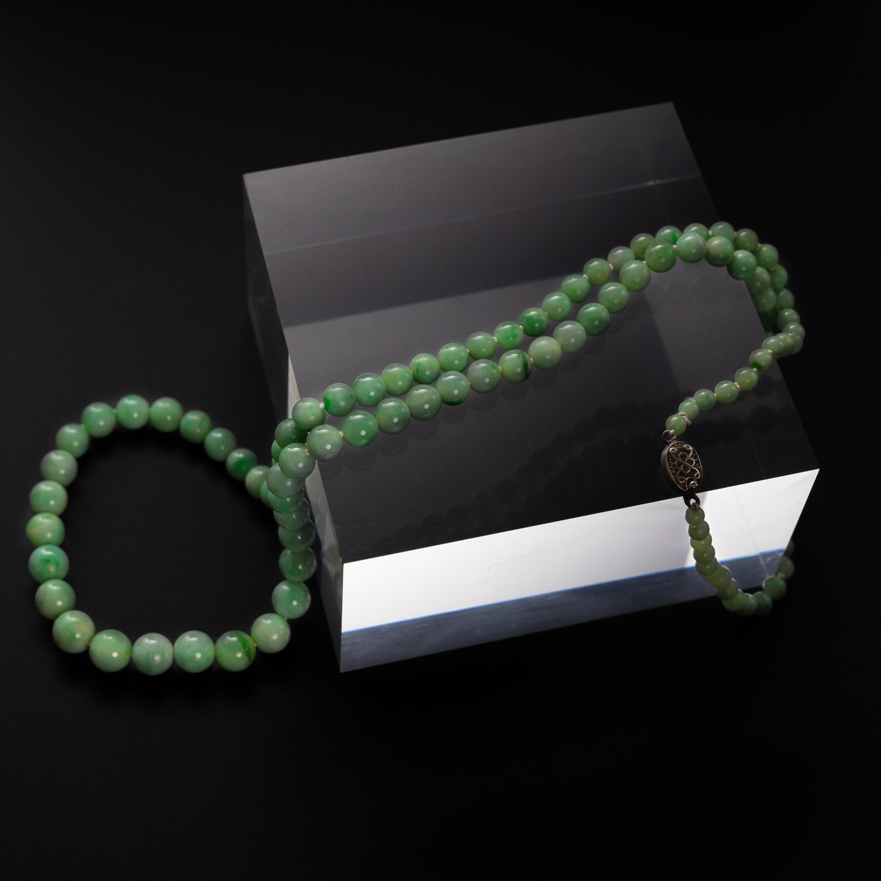 Bright Apple Green Jadeit Jade Halskette zertifiziert unbehandelt (Art déco) im Angebot