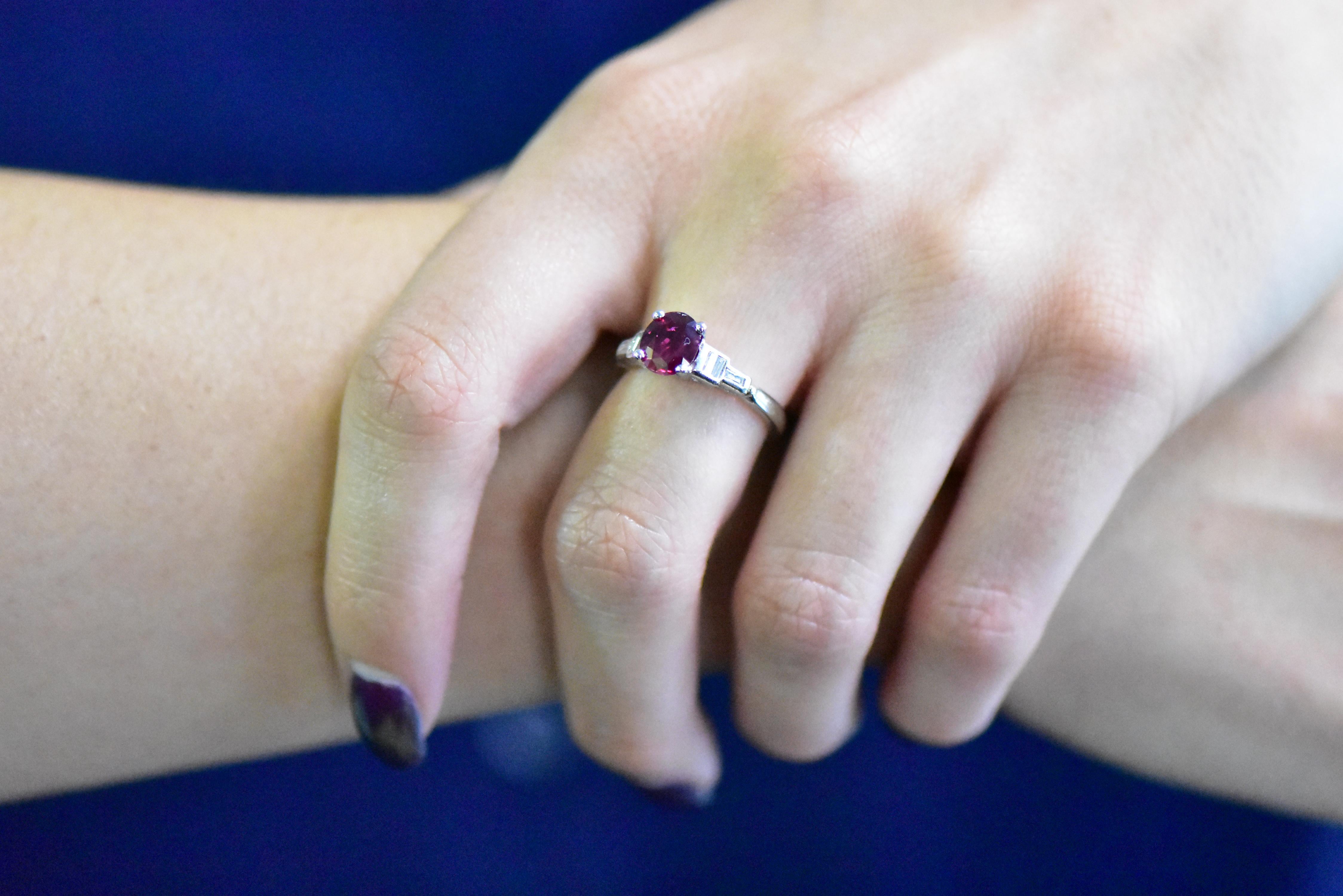 Bright Art Deco 1.61 Carats Ruby Diamond Platinum Cocktail Ring 2