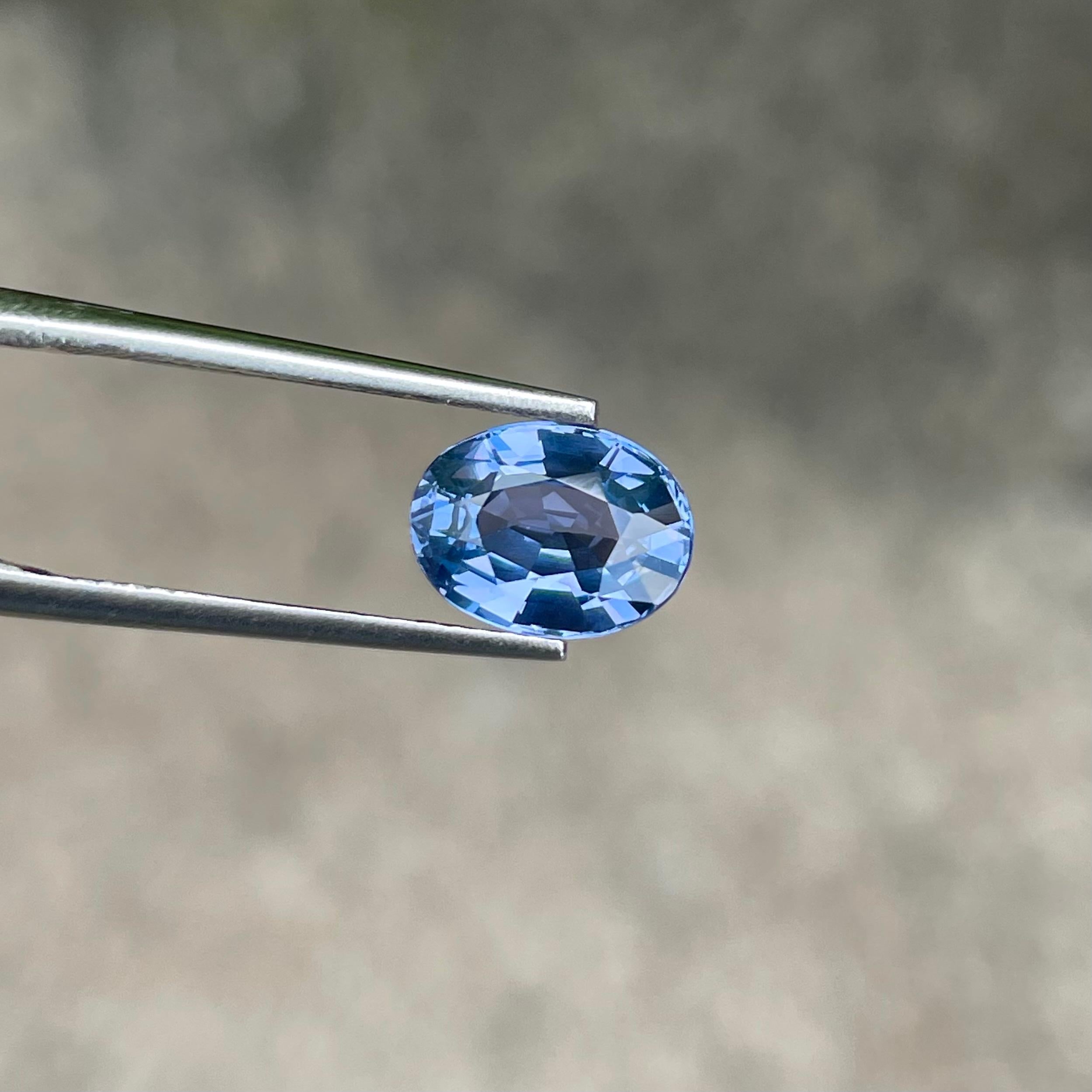 Bright Blue Burmese Loose Spinel 2.45 carats Step Oval Cut Natural Gemstone In New Condition For Sale In Bangkok, TH