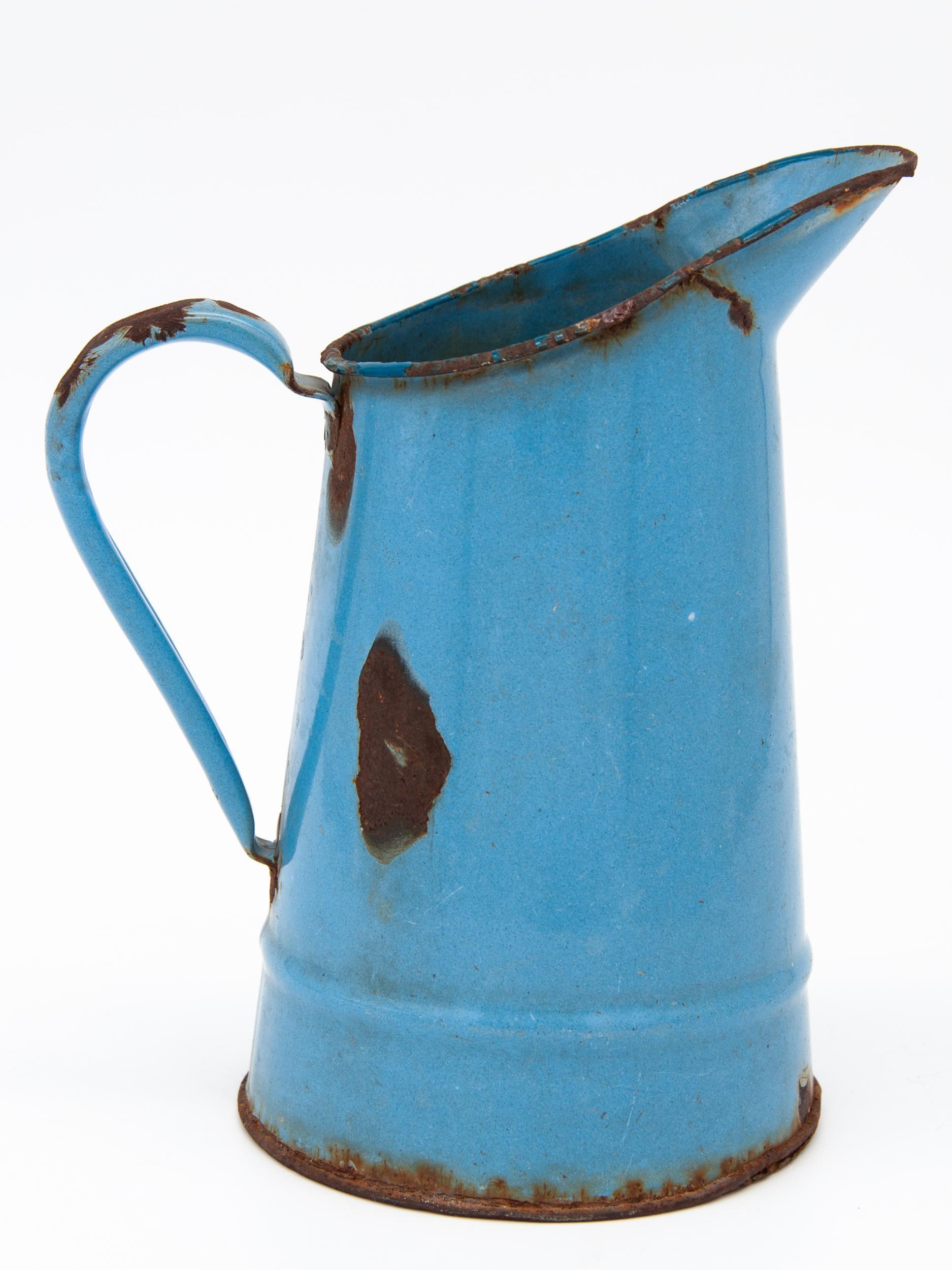 This tin pitcher has some paint chipping and rust, but this makes it a perfect decorative object. Beautiful on a bookcase or functional as a watering can. This brings color, texture and depth into a space without having to choose a larger piece for