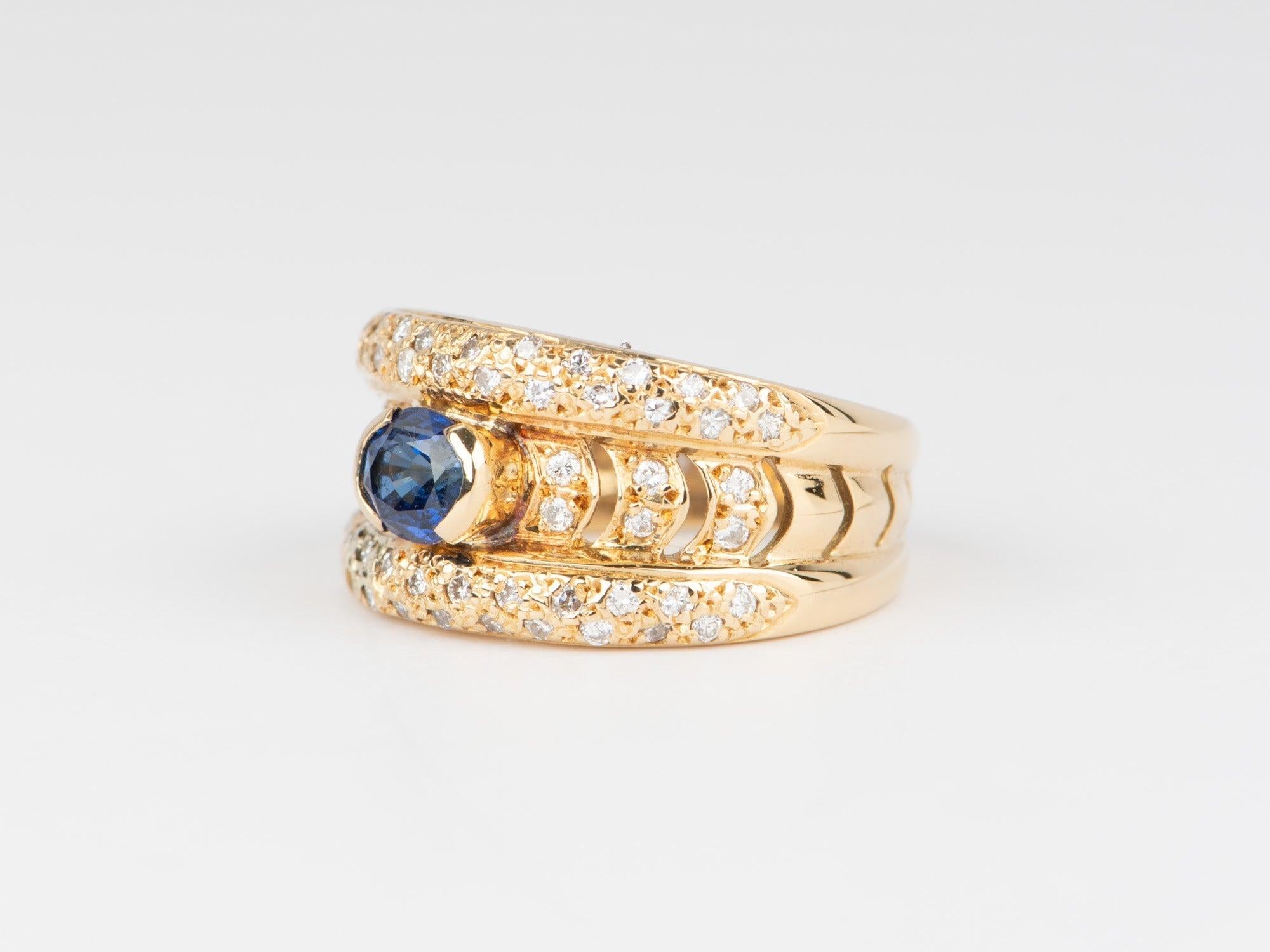 Bague en or 18K avec saphir bleu brillant et large diamant
♥ L'article mesure 10,4 mm de long (direction nord-sud), 19,1 mm de large (direction est-ouest) et se trouve à 4,5 mm du doigt. La largeur de la bande est de 4,3 mm.


Taille de la bague :