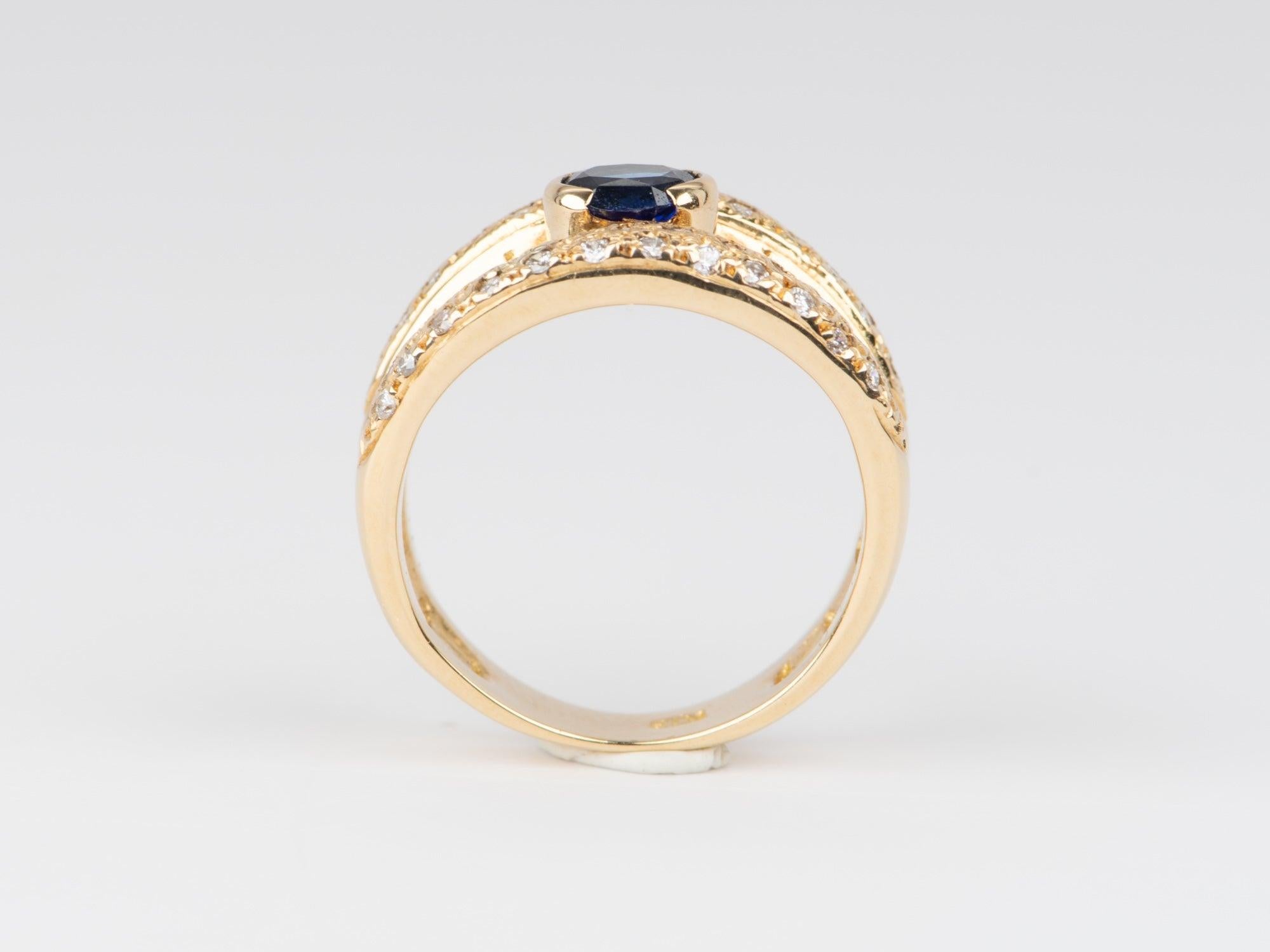 Non taillé Bague large en or 18 carats avec saphir bleu vif sur diamants 6 g+ R6667 en vente