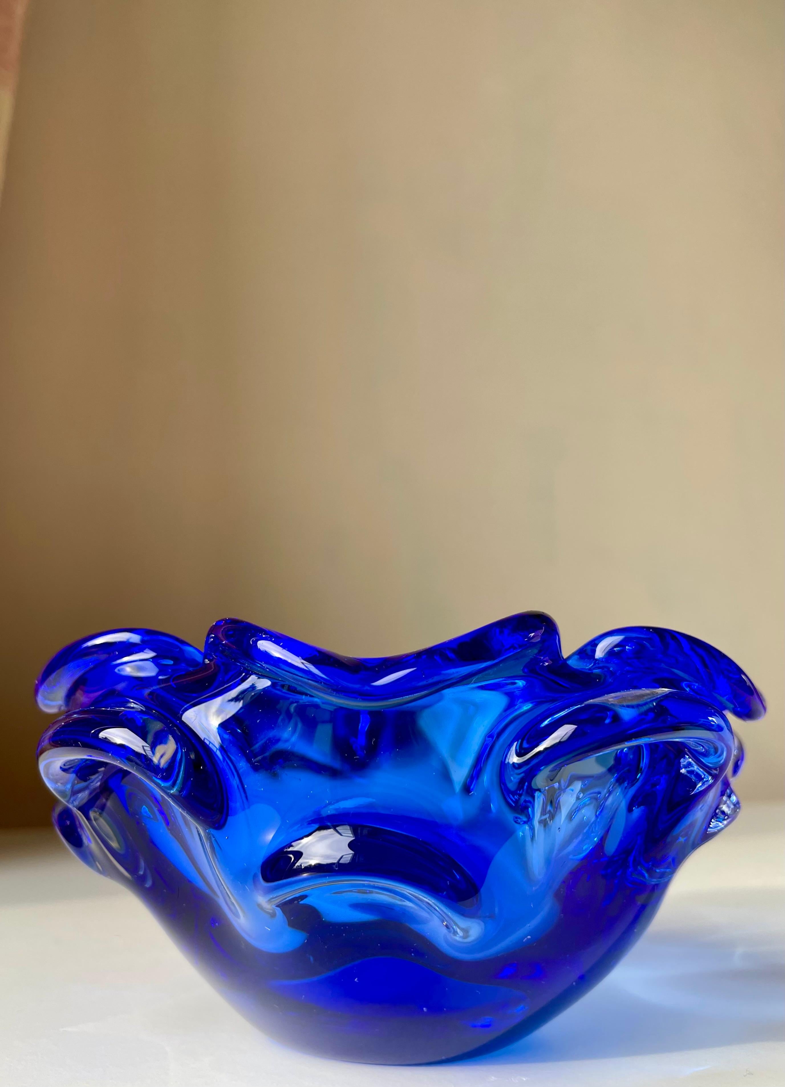 Bright Blue Swedish Art Glass Bowl, 1950s For Sale 4