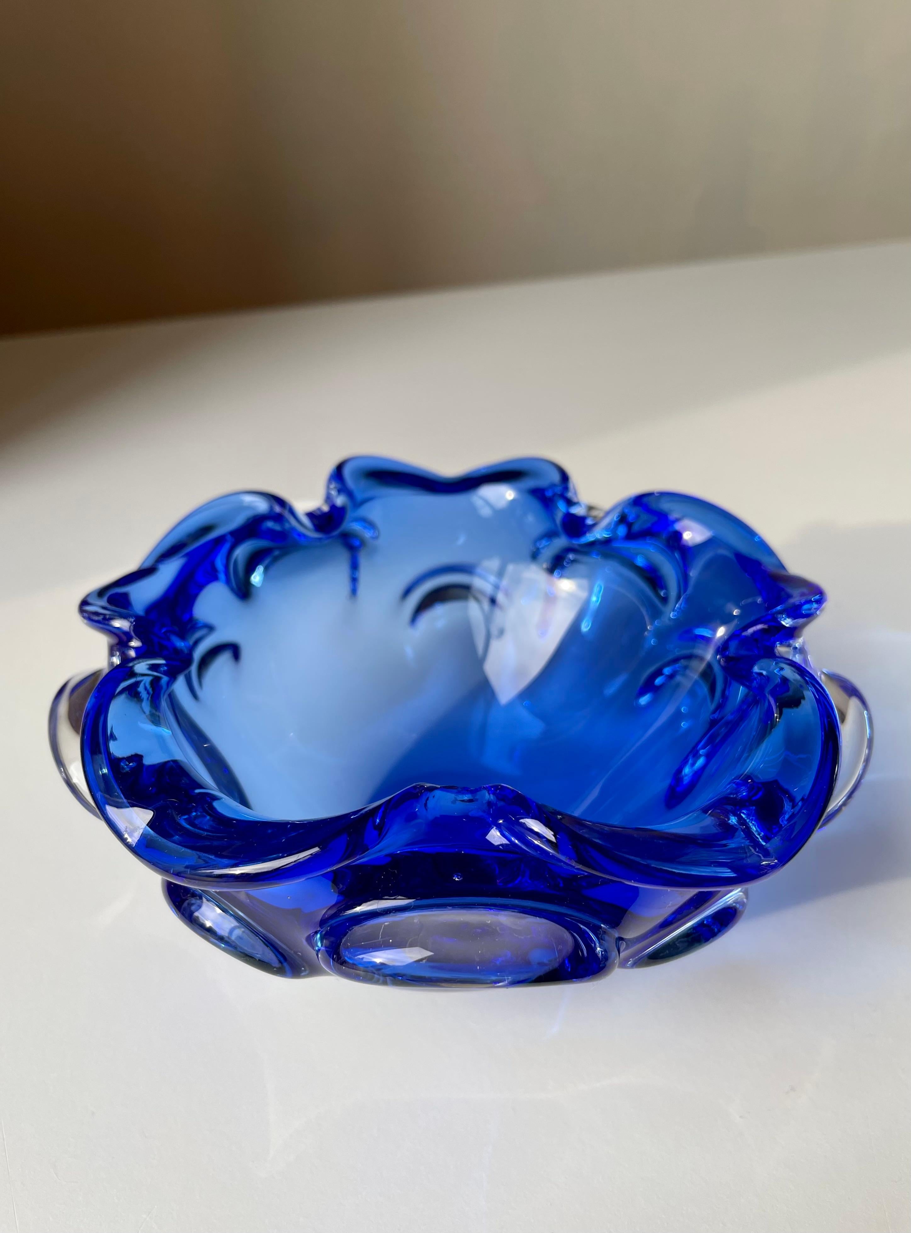 Bright Blue Swedish Art Glass Bowl, 1950s For Sale 1