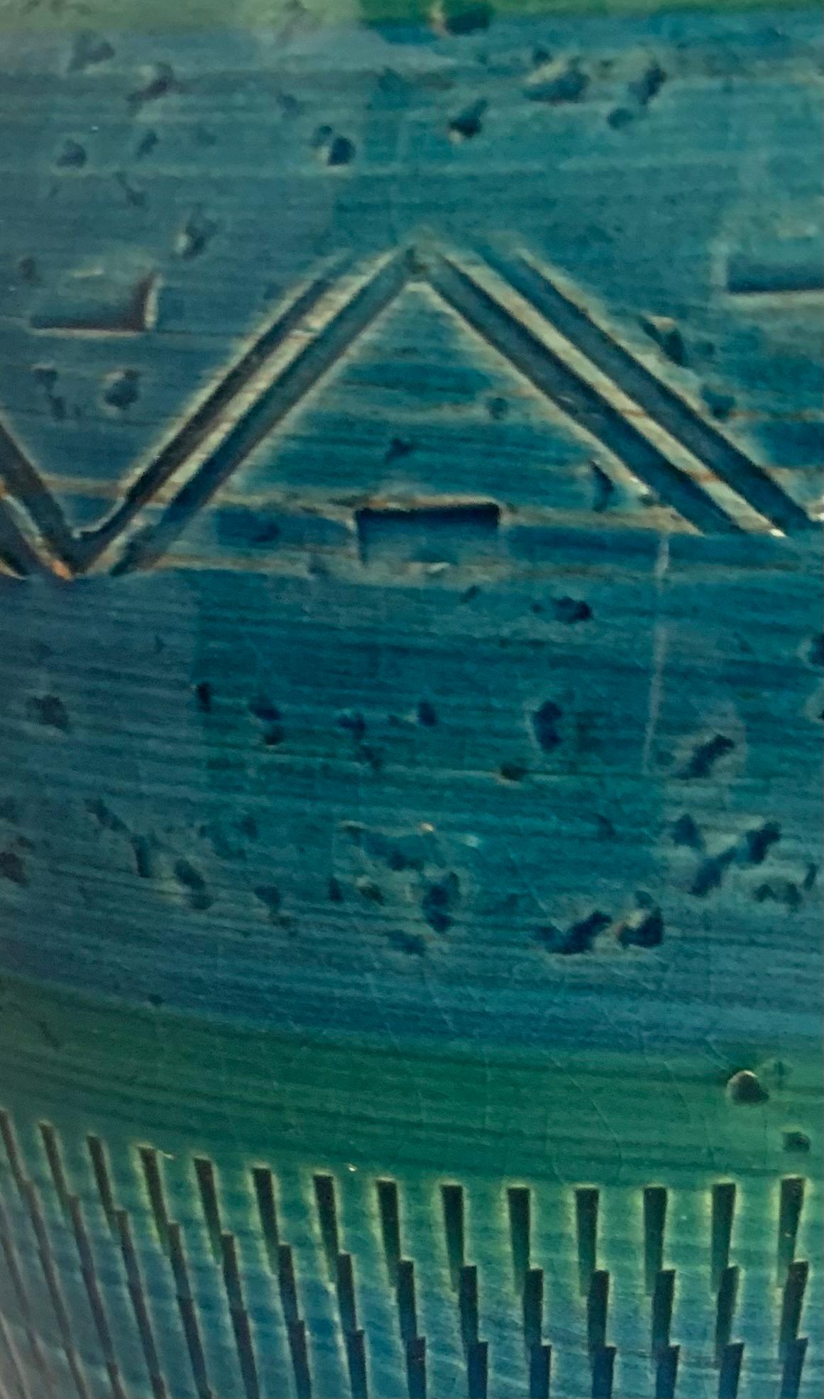 Vase à motif géométrique bleu vif avec rayures vertes, France, milieu du siècle dernier Bon état - En vente à New York, NY