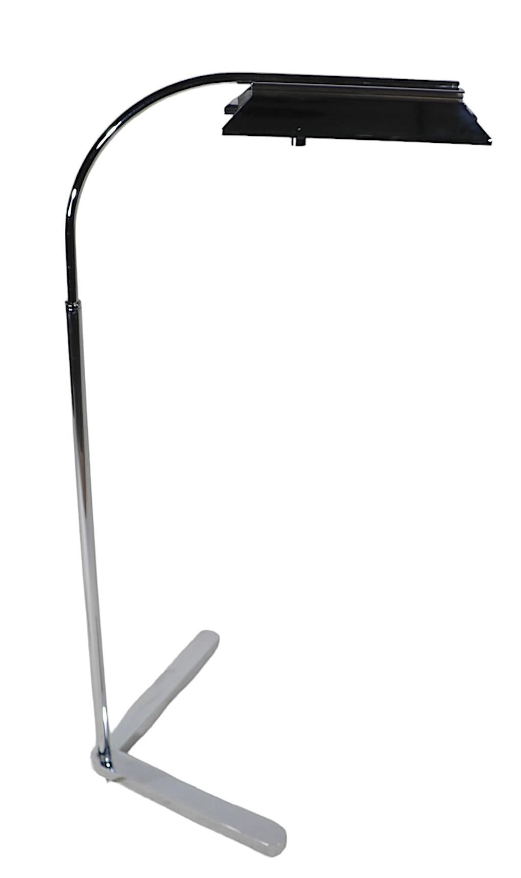 Verstellbare Stehlampe im Pharmacy-Stil aus leuchtendem Chrom von Casella C, 1980er Jahre im Angebot 1