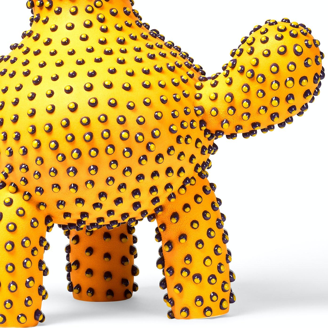 Hell gepunktete Häschen-Skulptur, Ahryun Lee (Porzellan) im Angebot