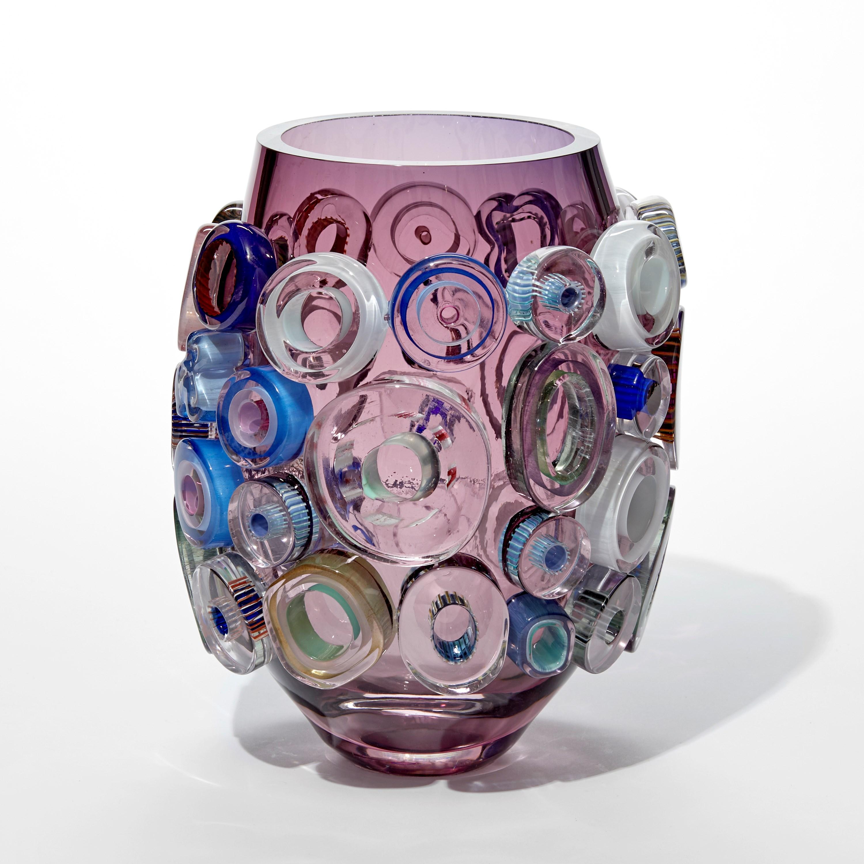 Organico moderno Bright Field Montana Blue Light, un vaso viola e multicolore di Sabine Lintzen in vendita