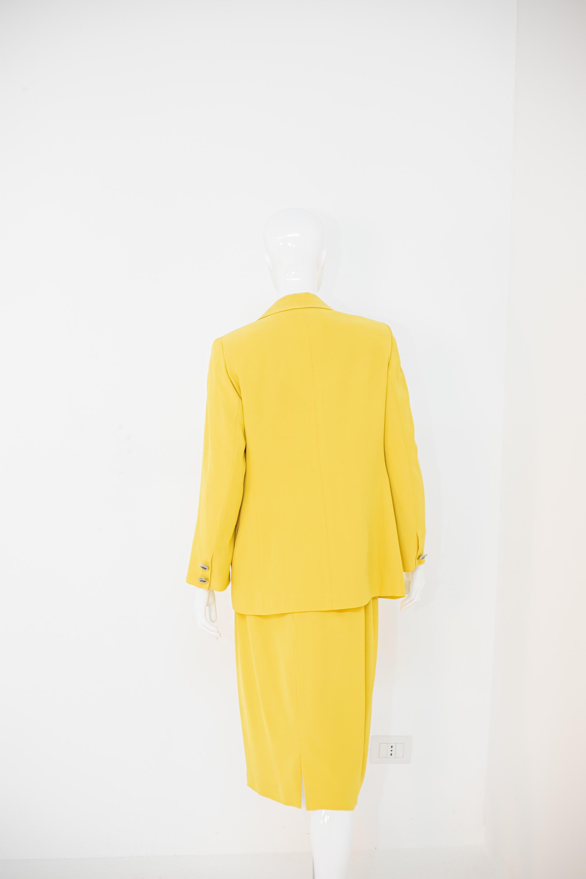 Costume de soirée deux pièces jaune vif Gianni Versace en vente 7