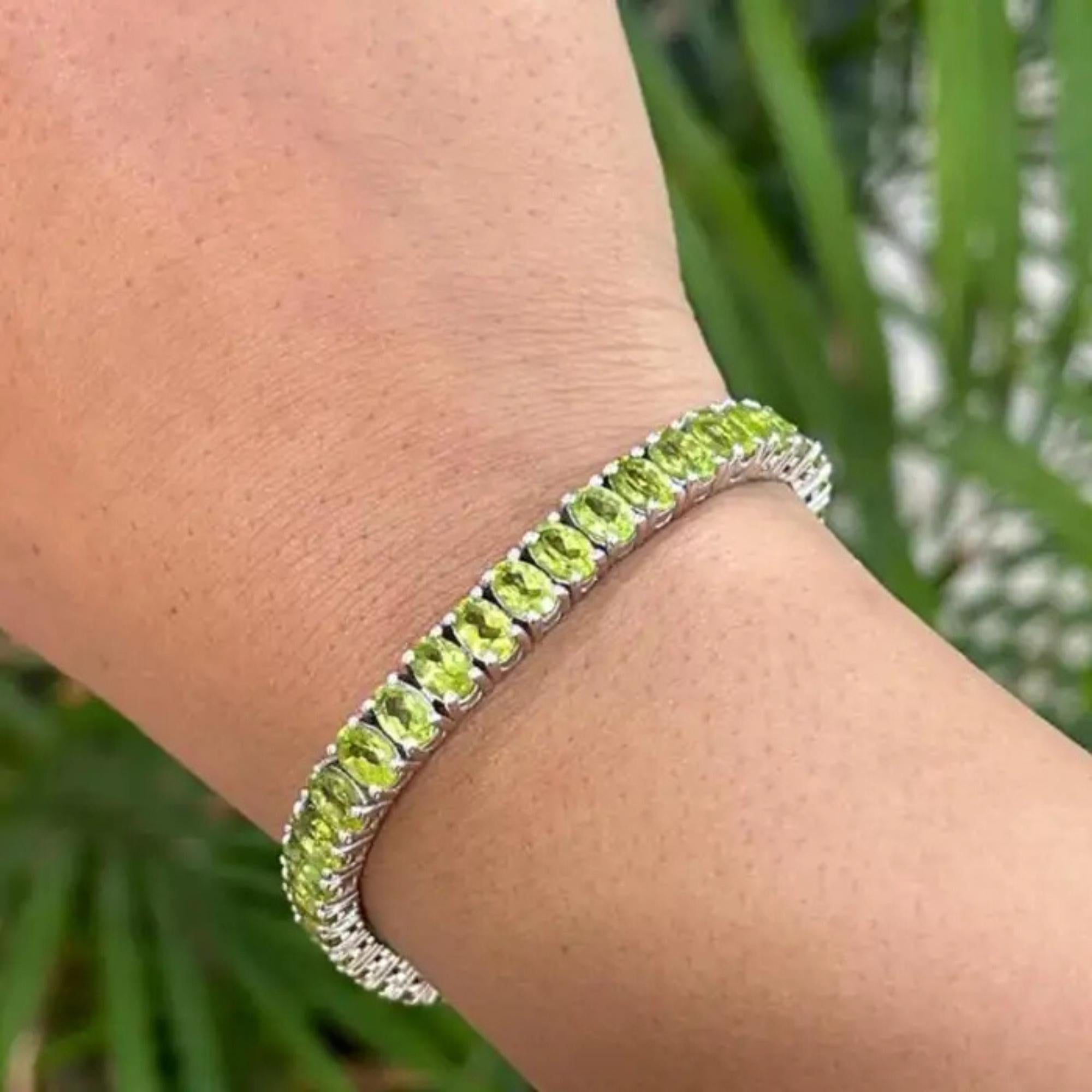 Contemporaneo Bracciale tennis con peridoto verde brillante in argento 925 Regalo per lei in vendita