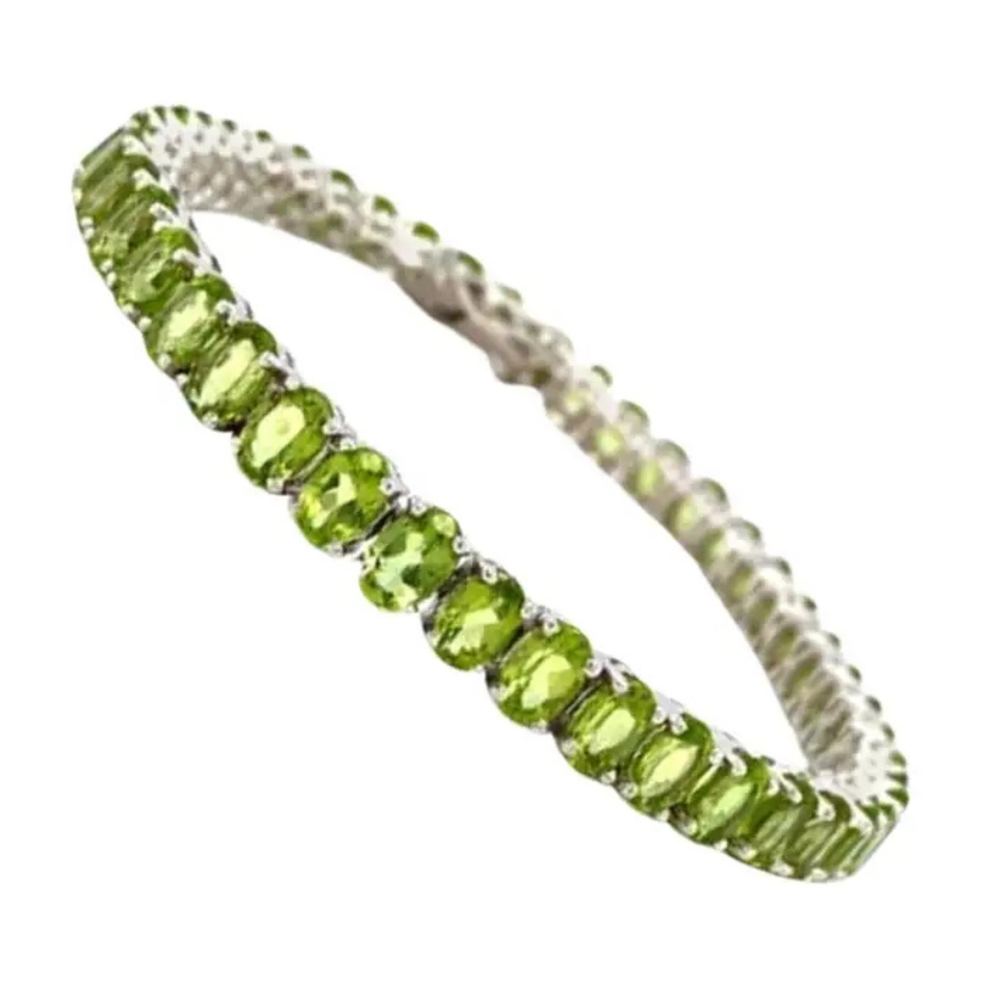 Bracciale tennis con peridoto verde brillante in argento 925 Regalo per lei in vendita 2