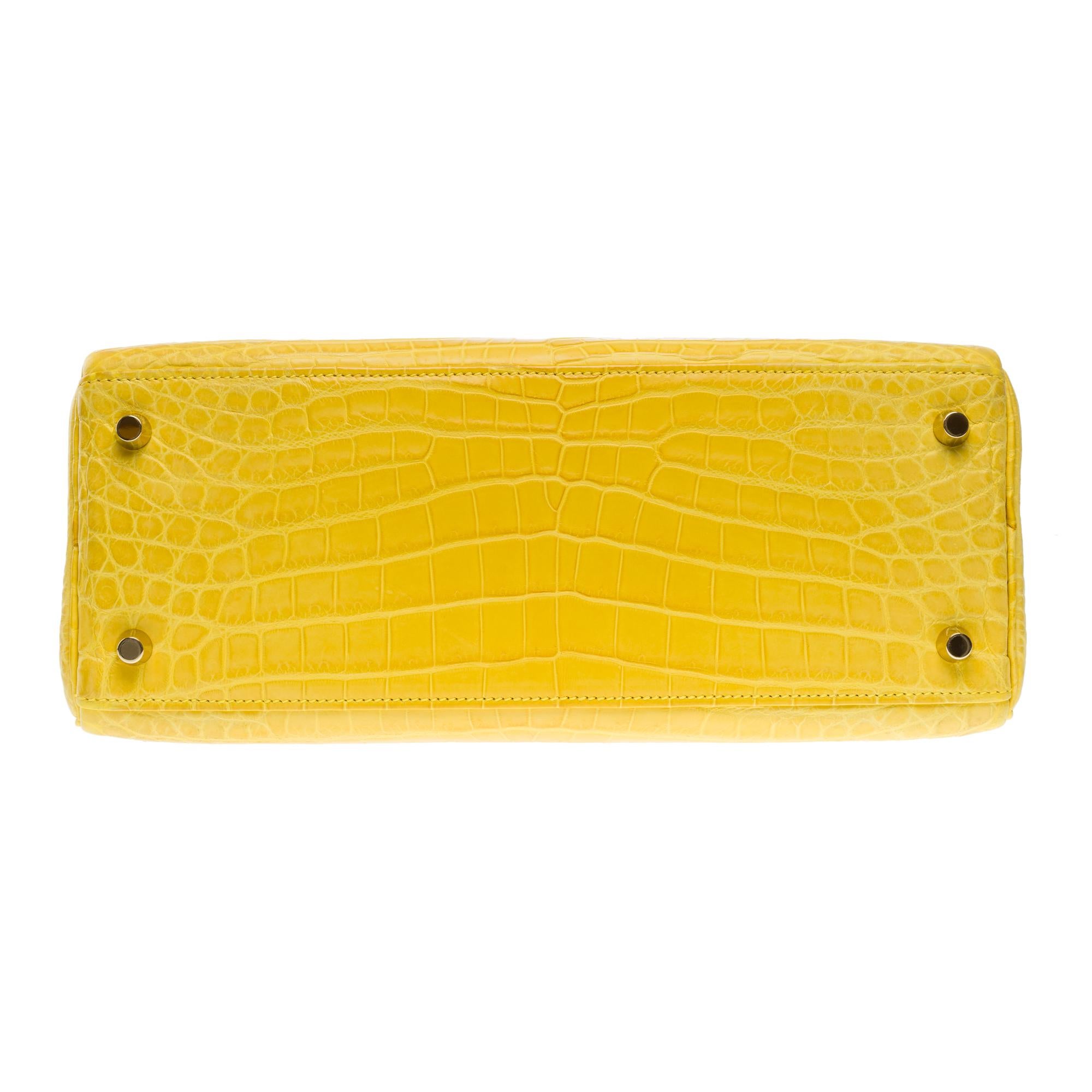 Bright Hermes Kelly 28 in Jaune Mimosa Matte Crocodile, GHW en vente 8
