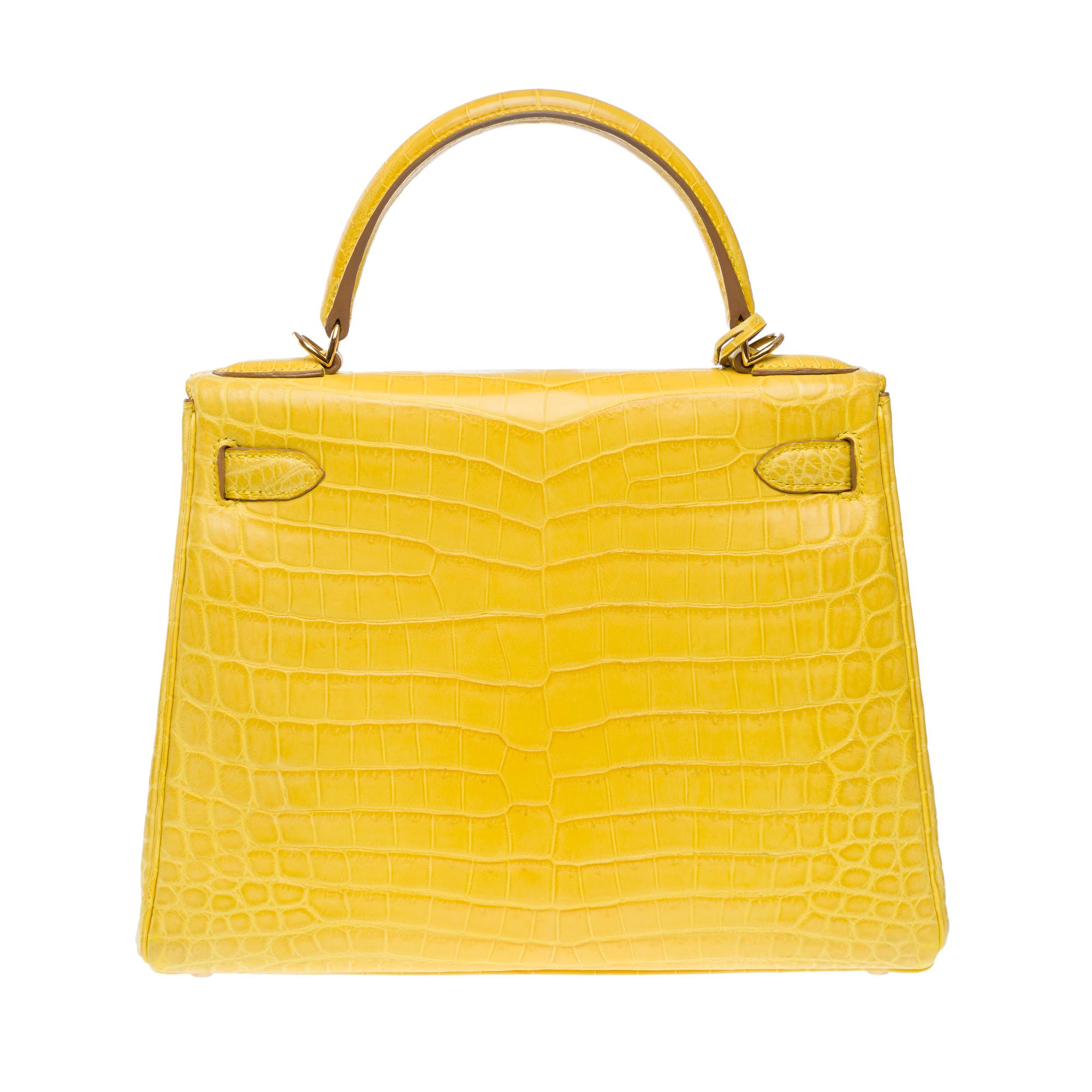 Bright Hermes Kelly 28 in Jaune Mimosa Matte Crocodile, GHW en vente 1