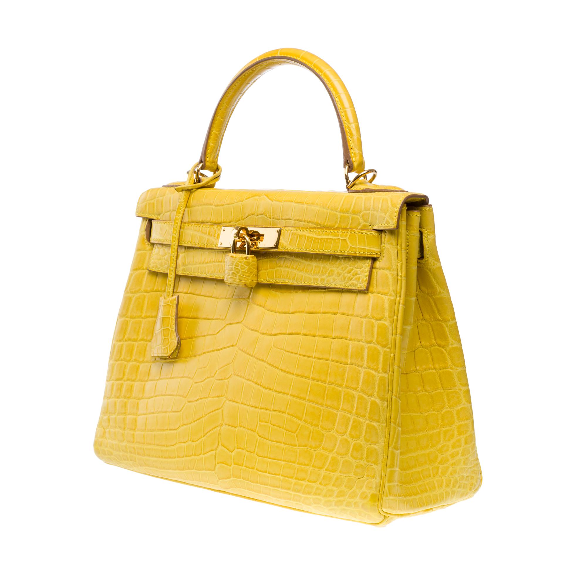 Bright Hermes Kelly 28 in Jaune Mimosa Matte Crocodile, GHW en vente 2