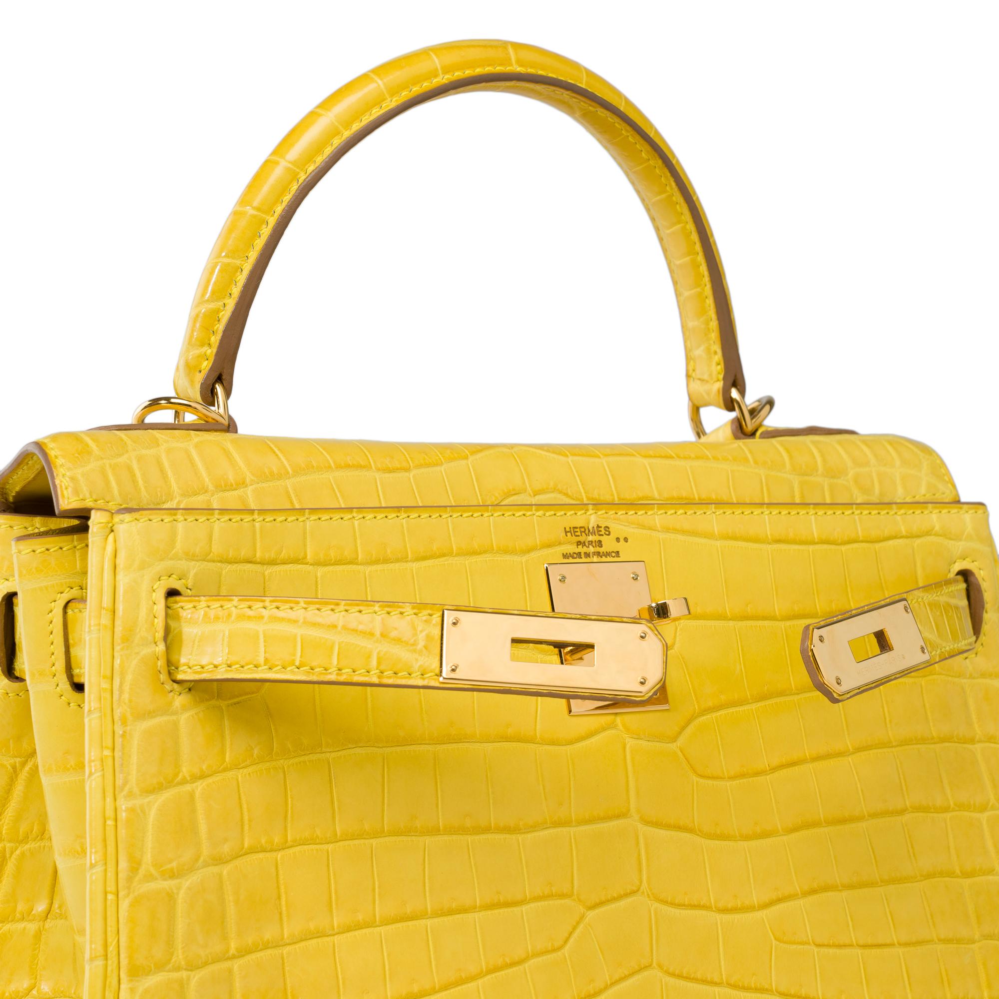 Bright Hermes Kelly 28 in Jaune Mimosa Matte Crocodile, GHW en vente 4