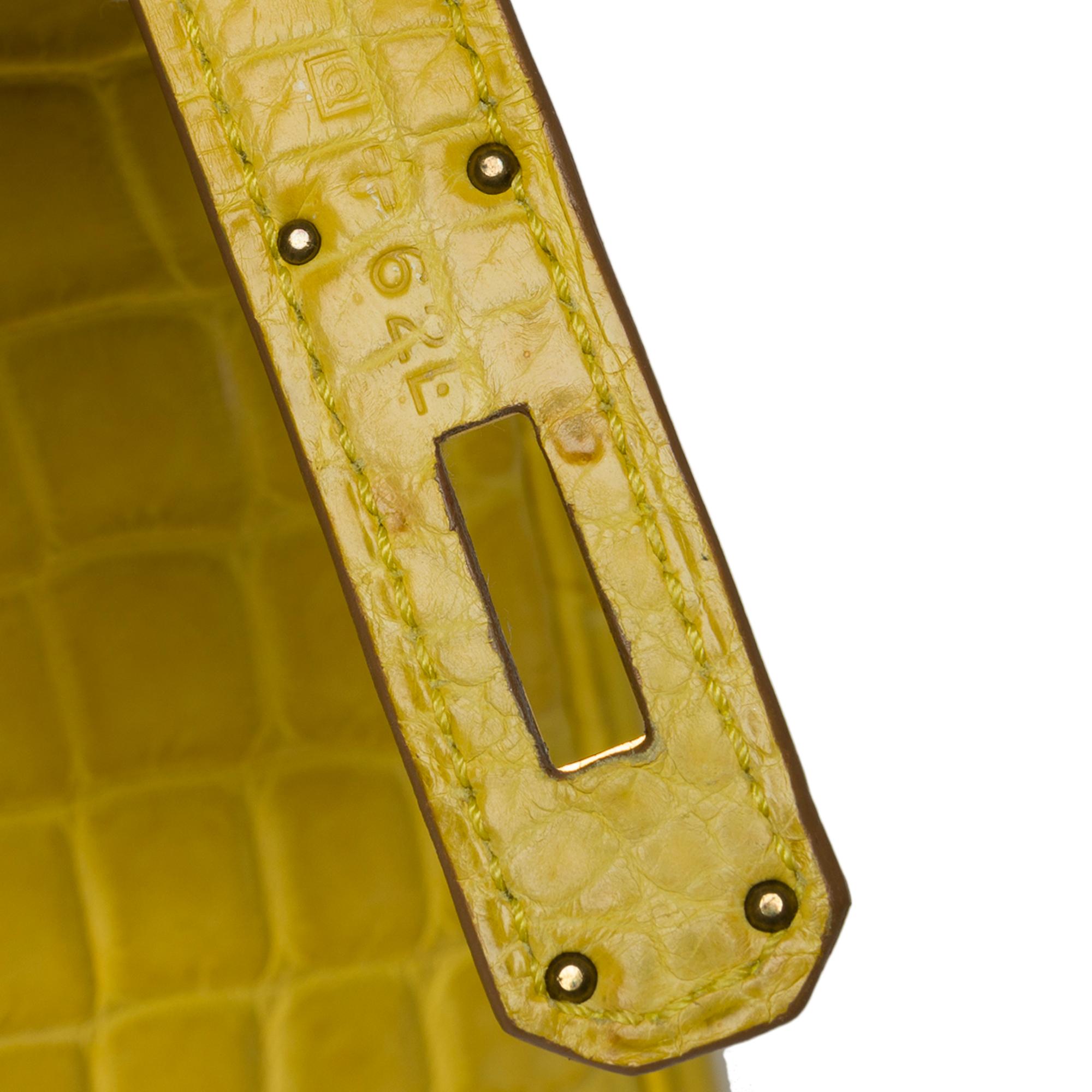 Bright Hermes Kelly 28 in Jaune Mimosa Matte Crocodile, GHW en vente 5