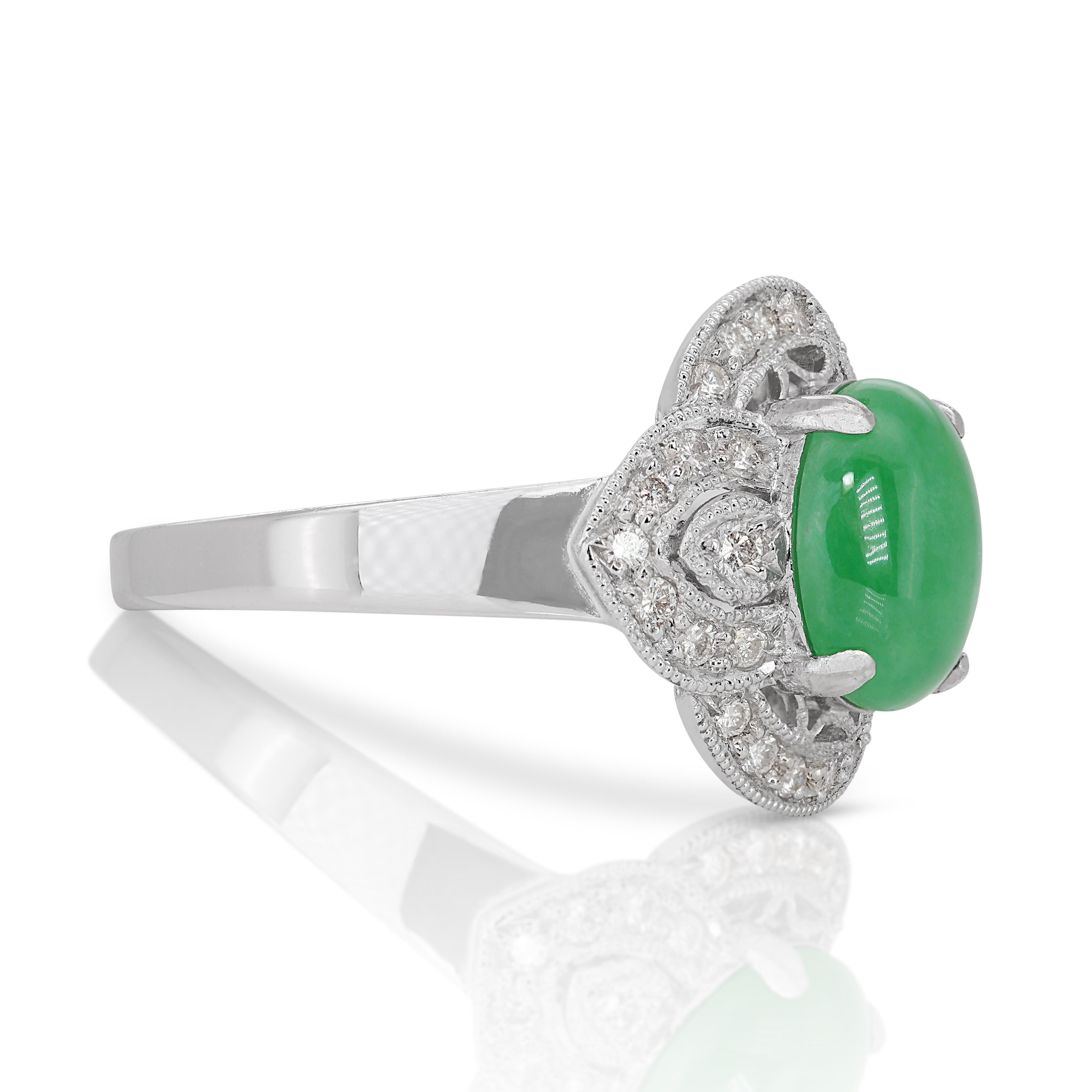 Bright Jade and Diamond Ring set in Gleaming 18K White Gold In Excellent Condition For Sale In רמת גן, IL