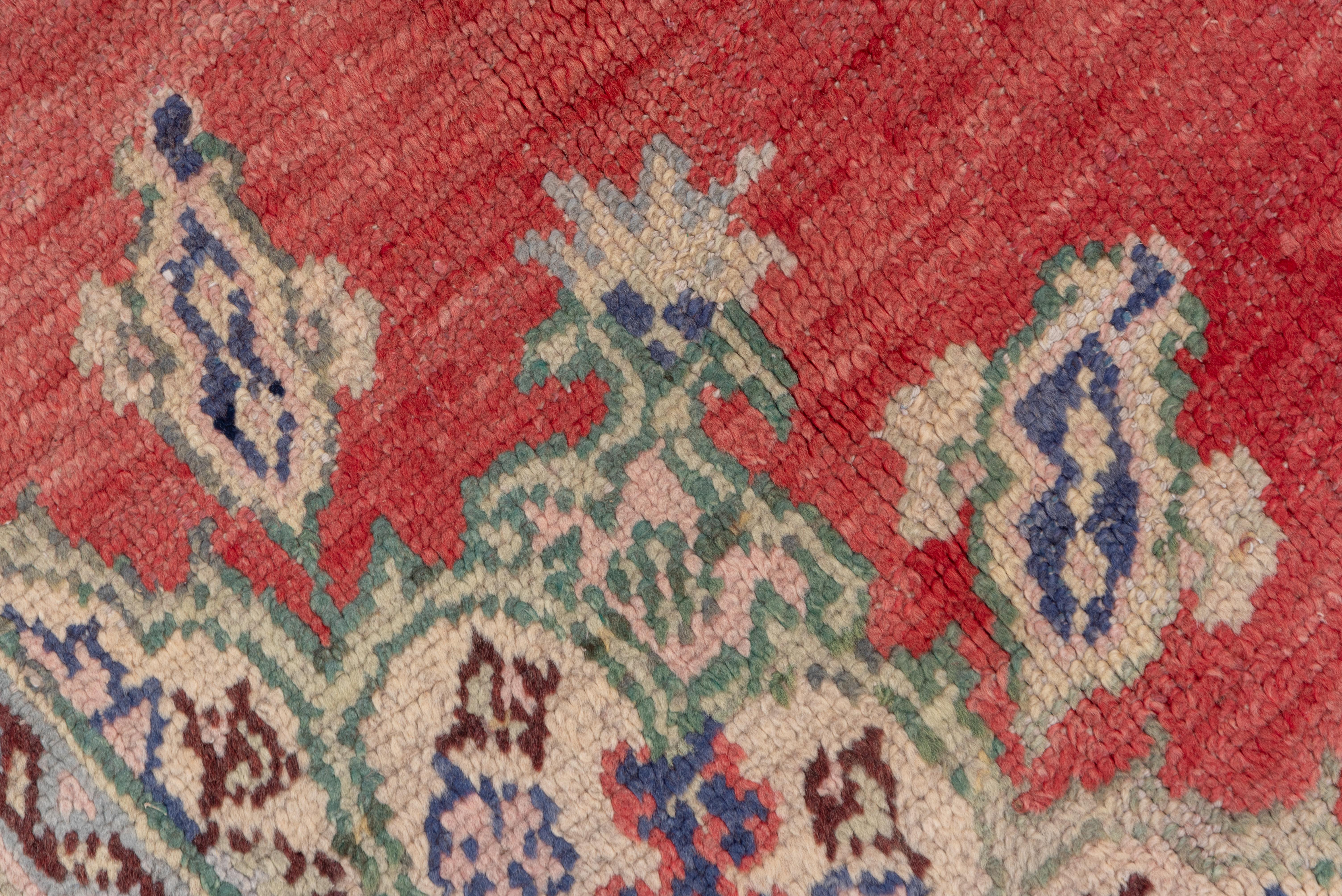 Turkish Red Oushak Carpet, circa 1920s In Good Condition In New York, NY