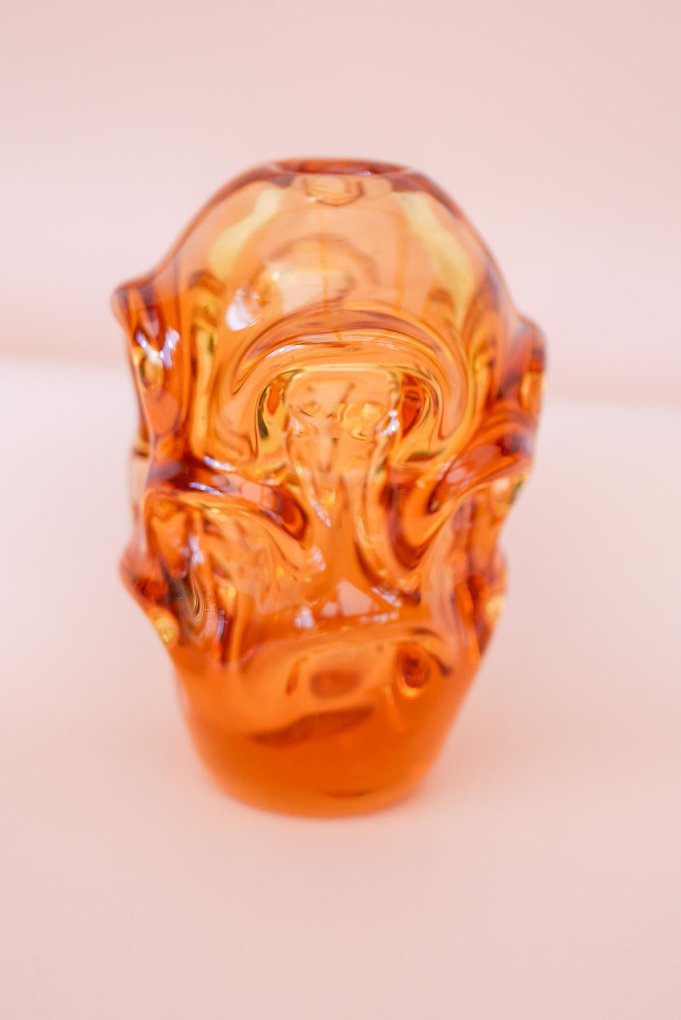 Vase en verre d'art orange vif par Börne Augustsson pour Åseda, Suède en vente 5