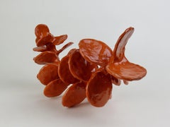 Leuchtend orangefarbene Keramik-Skulptur, Liegende Rachis