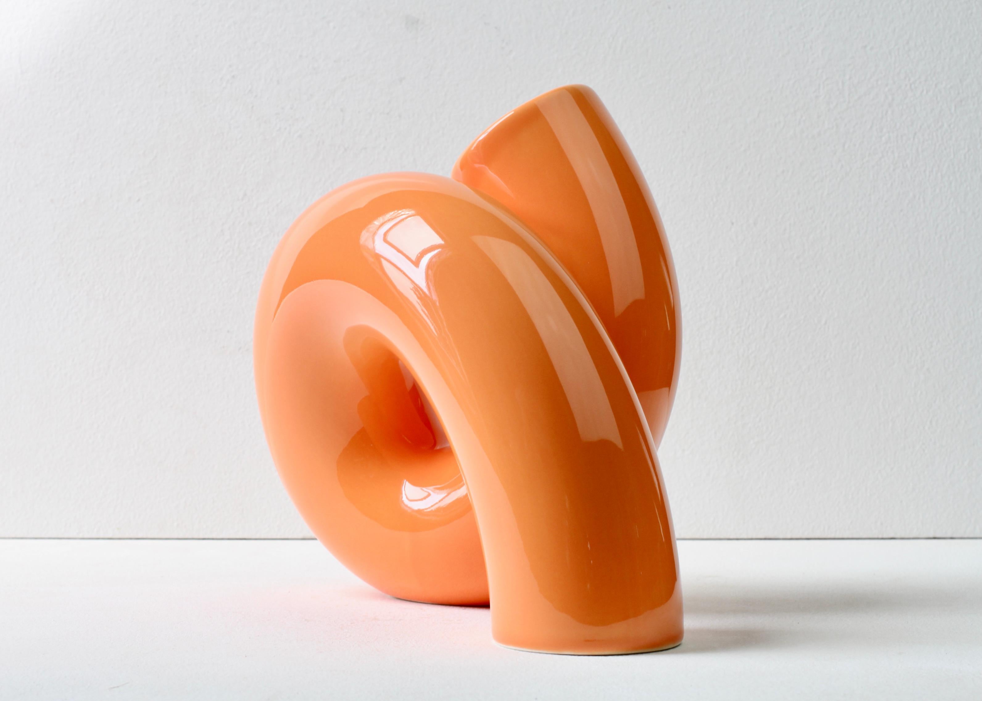 Jarrón esmaltado naranja brillante años 80 / 90 estilo Memphis Pop Art de Ju Schnee 2024 en venta 3