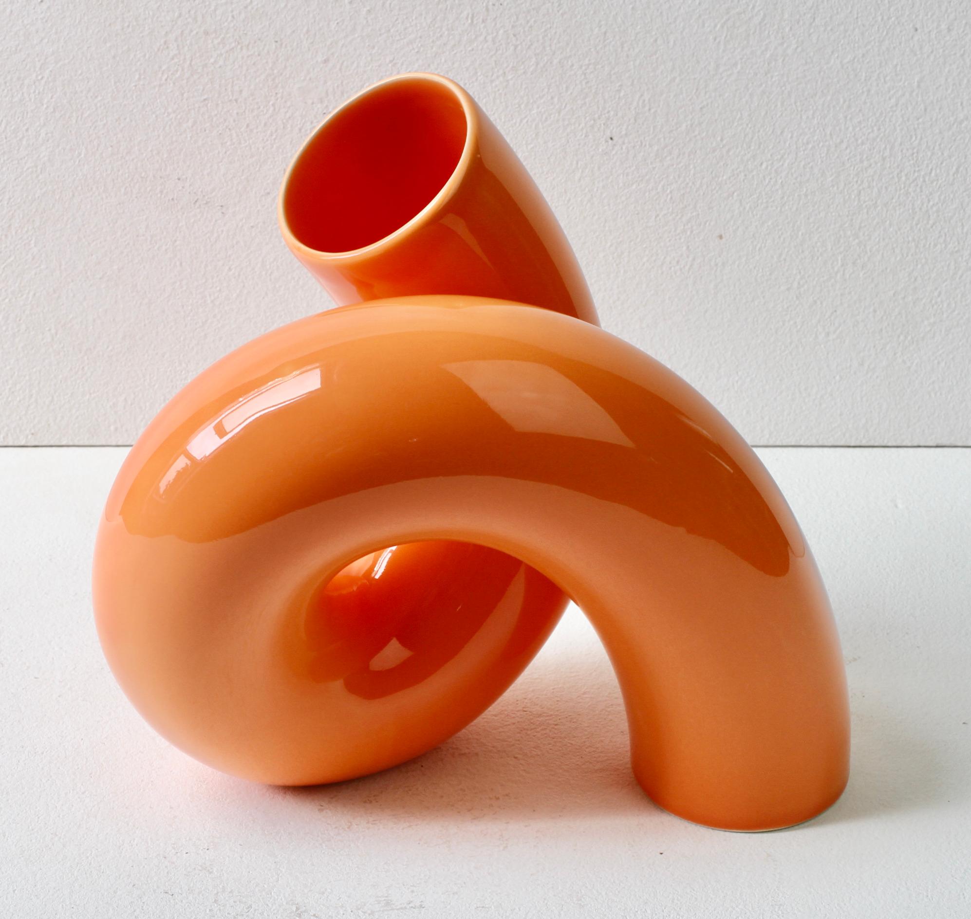 Jarrón esmaltado naranja brillante años 80 / 90 estilo Memphis Pop Art de Ju Schnee 2024 en venta 5