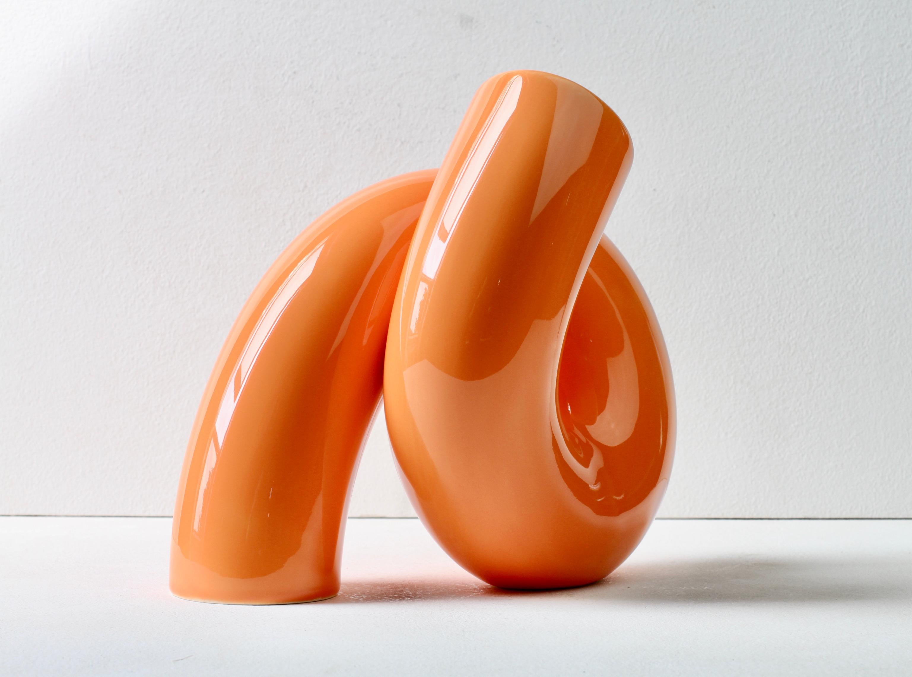Jarrón esmaltado naranja brillante años 80 / 90 estilo Memphis Pop Art de Ju Schnee 2024 en venta 1
