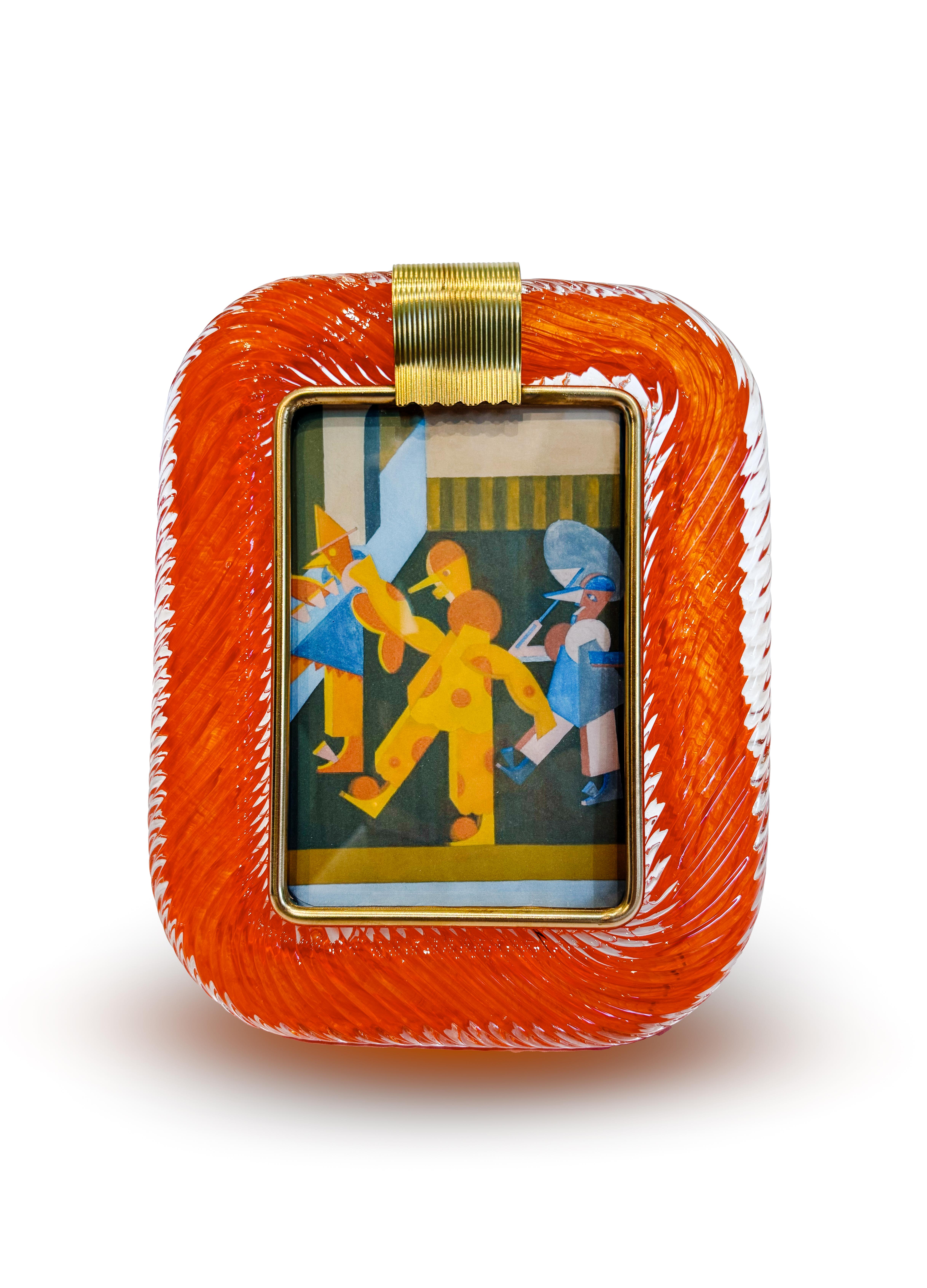 Marco de cristal de Murano naranja brillante con detalles de latón en venta 1