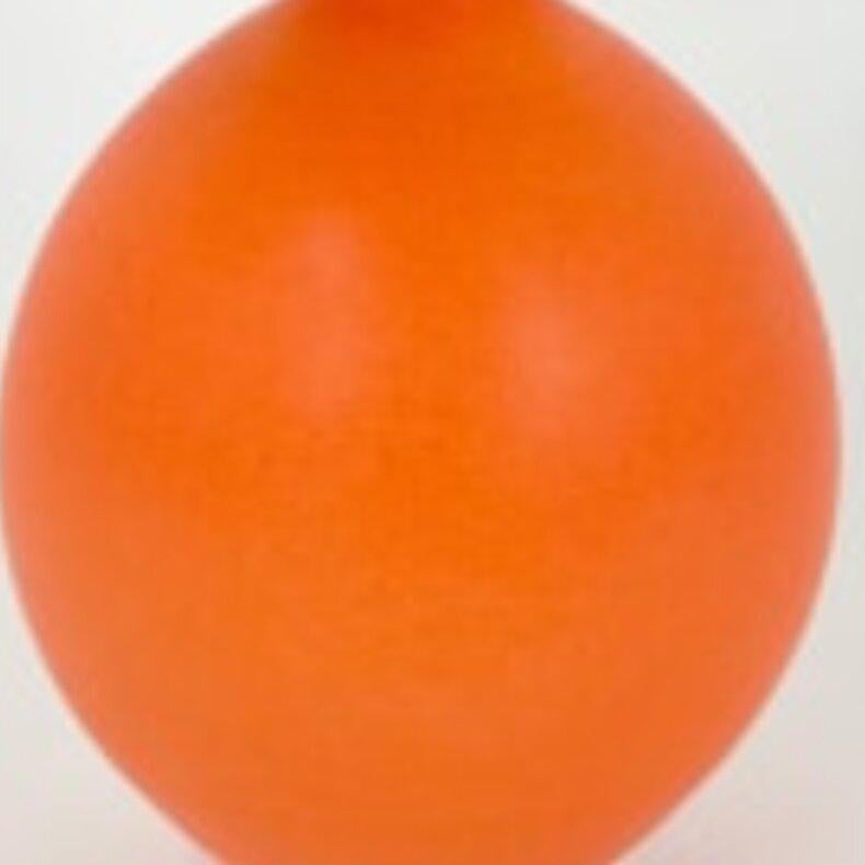 Anglais Vase en porcelaine orange vif d'Anna Silverton en vente
