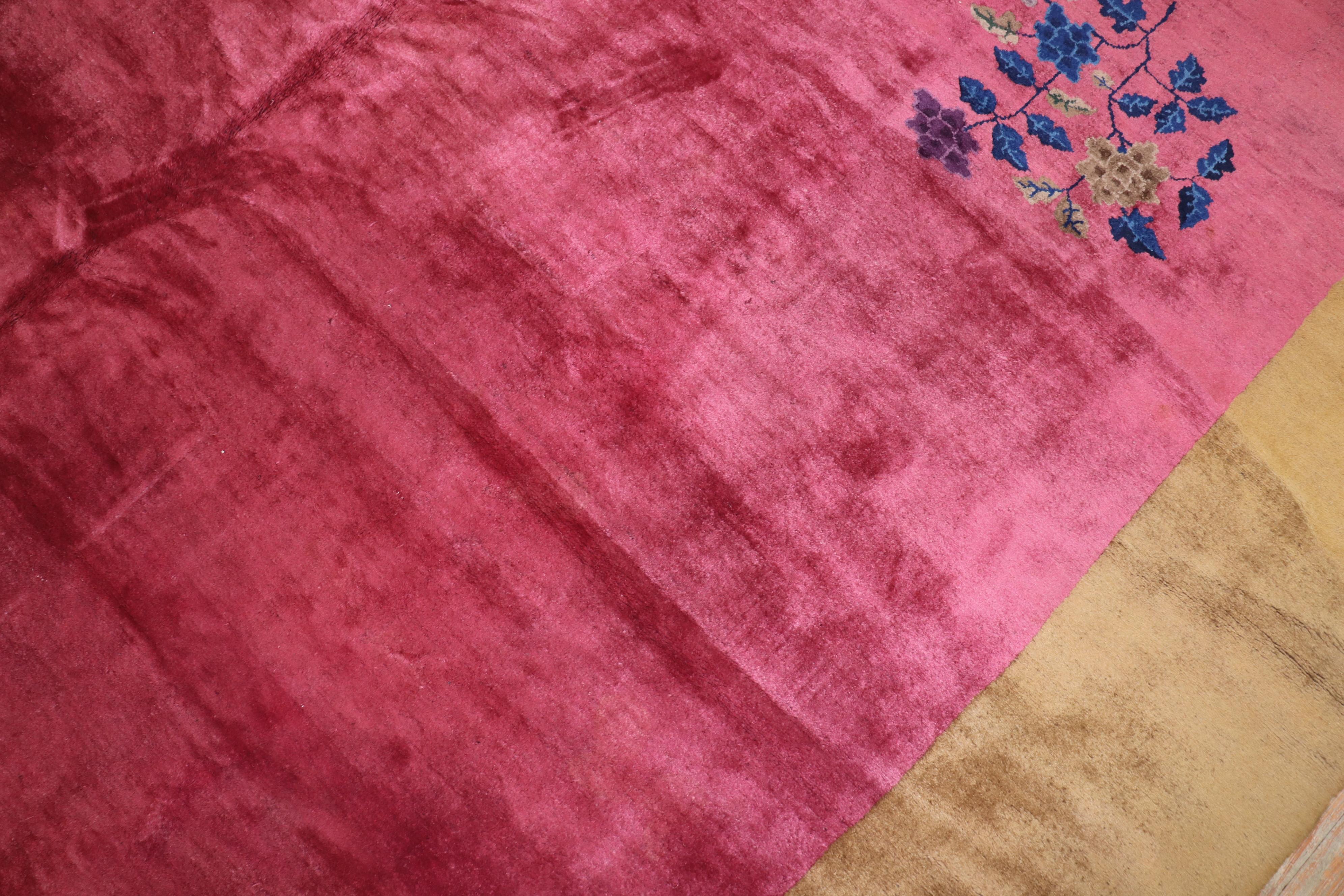 Tissé à la main Tapis chinois Art Déco rose vif, taille de pièce, 20ème siècle en vente