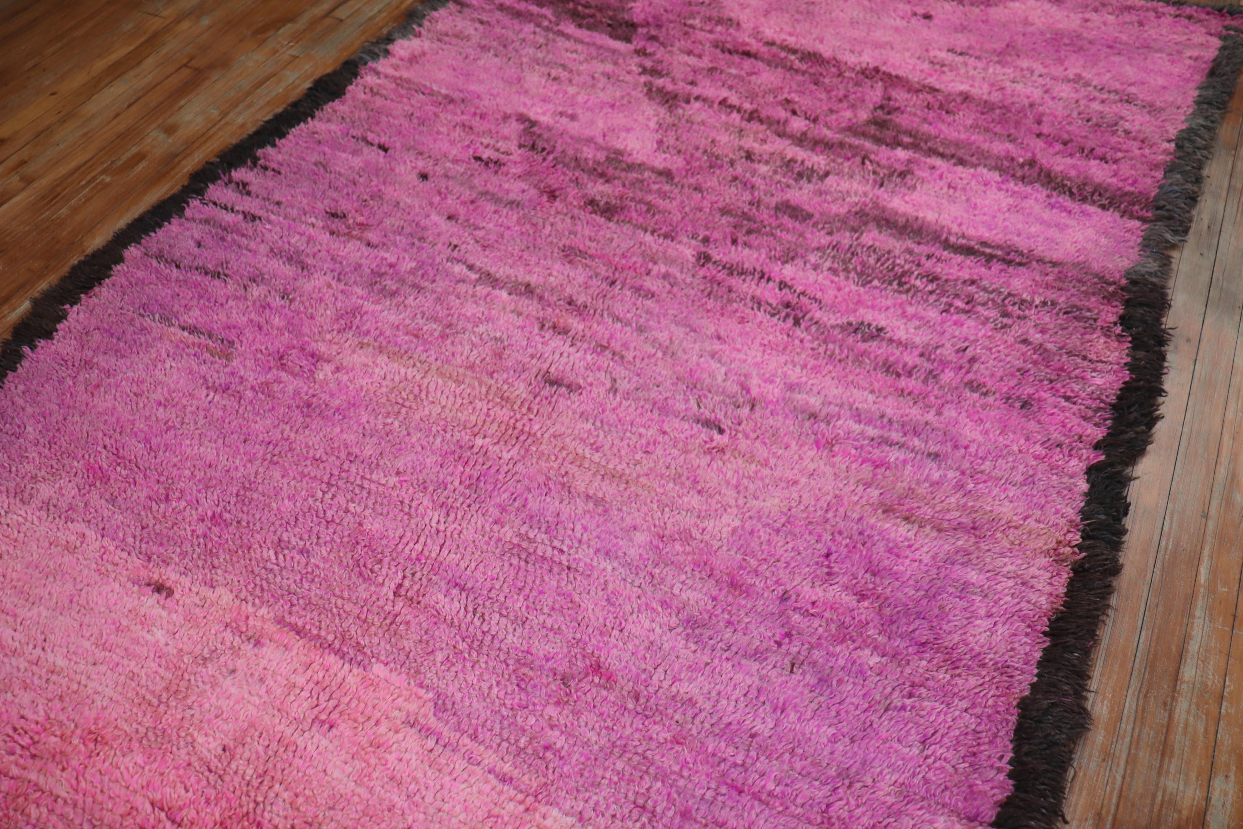 Bright Pink Midcentury Moroccan Minimalist Rug In Good Condition In New York, NY
