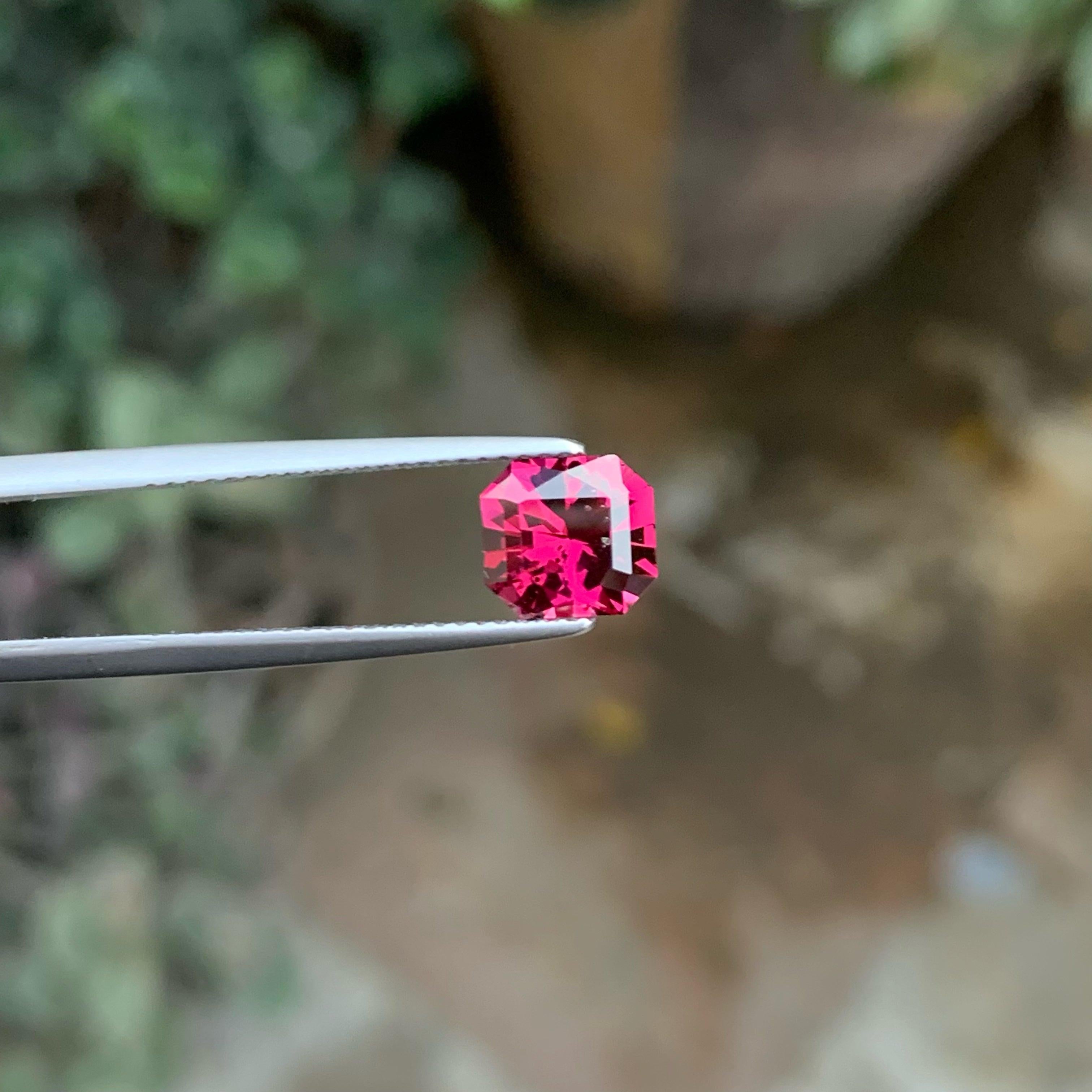 Bright Pinkish Red Garnet stone, Available for sale at whole sale price natural high quality 2.10 carats Vvs Clarity Loose Garnet from Malawi.

Product Information:
GEMSTONE NAME: Bright Pinkish Red Garnet stone
WEIGHT:	2.10 carats
DIMENSIONS:	 7.3