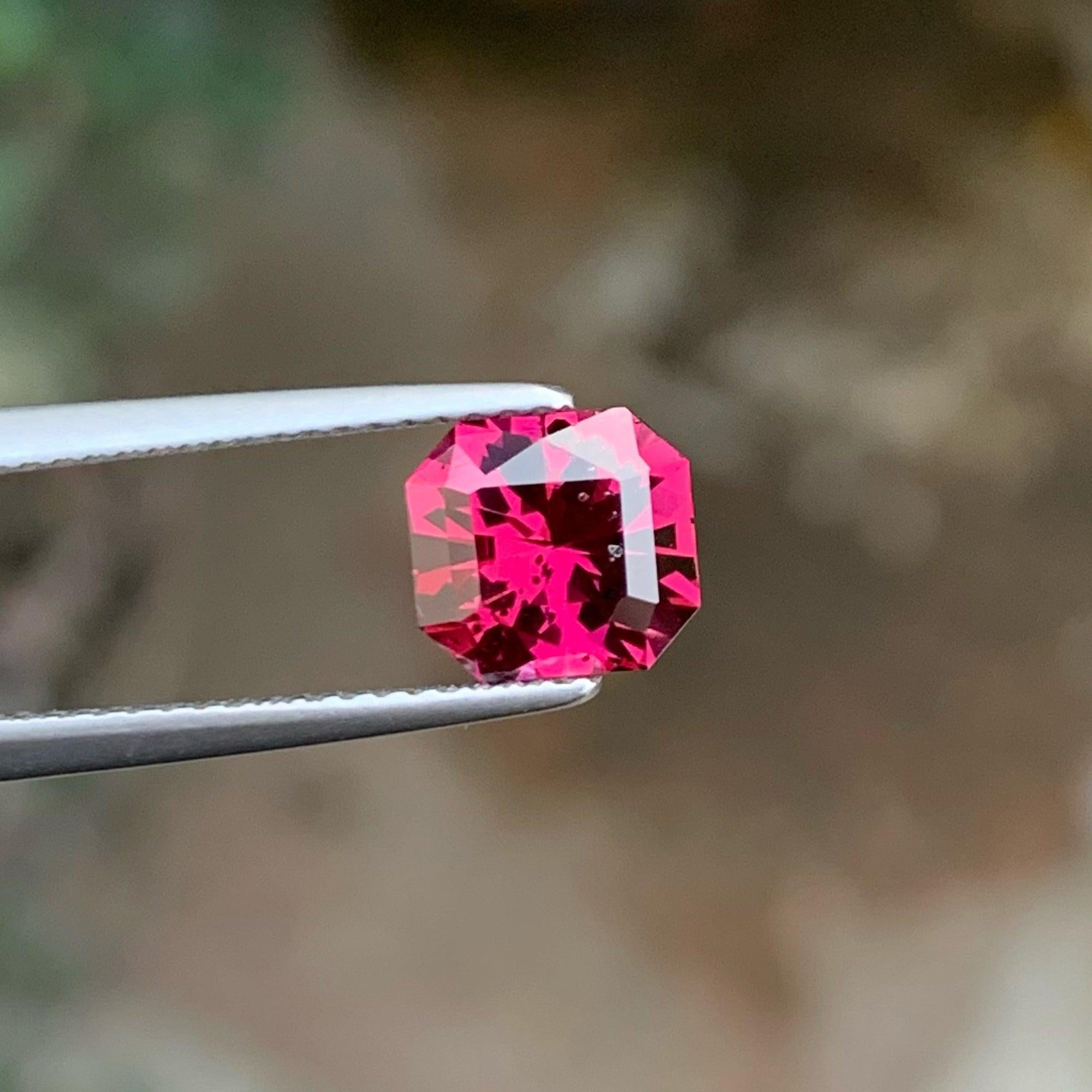 Mixed Cut Bright Pinkish Red Garnet Stone 2.10 Carats Garnet Gemstone Garnet Ring Jewelry For Sale