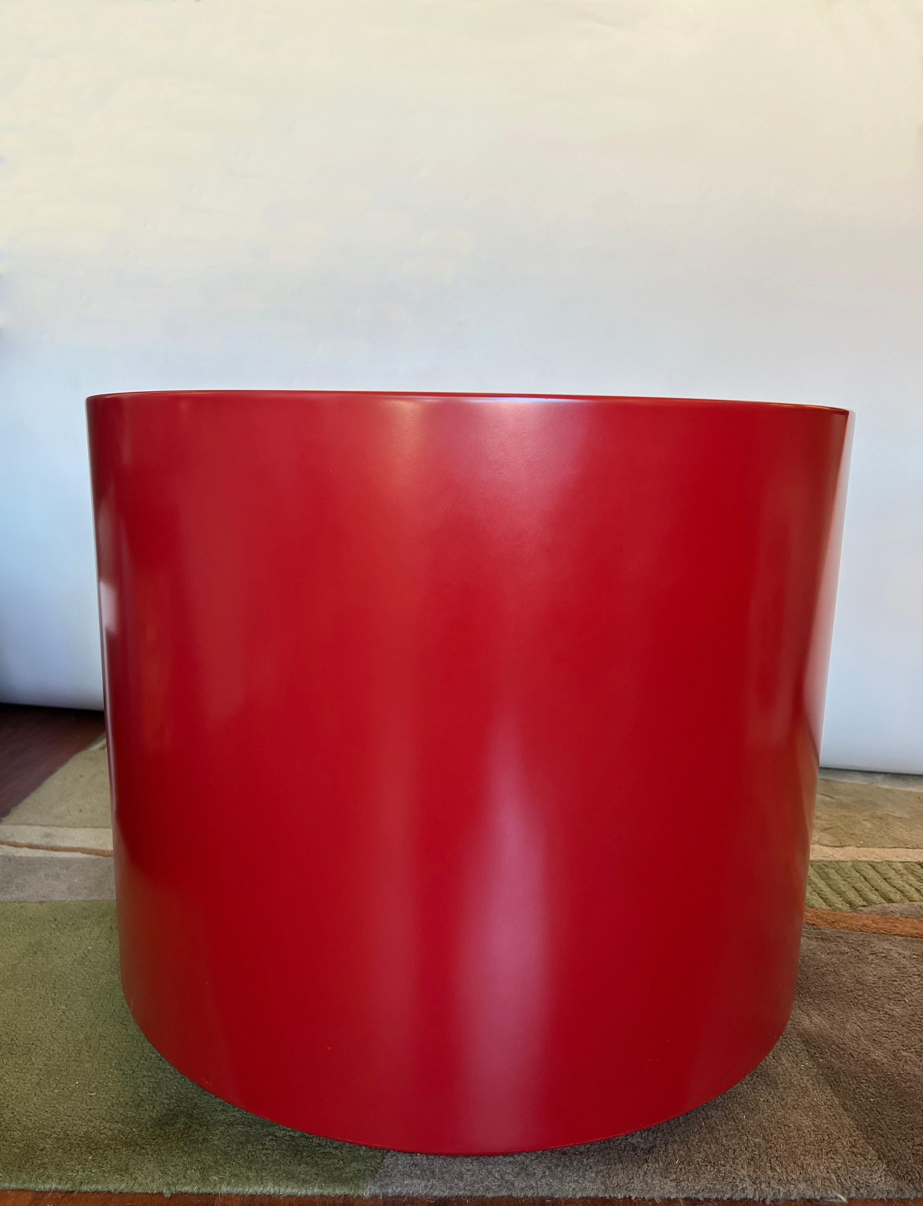 Post-Modern Modern Bright Red Lacquered Swivel Pedestal, 1970s For Sale