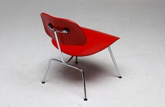 Sedia LCM rosso brillante di Charles and Ray Eames per Vitra