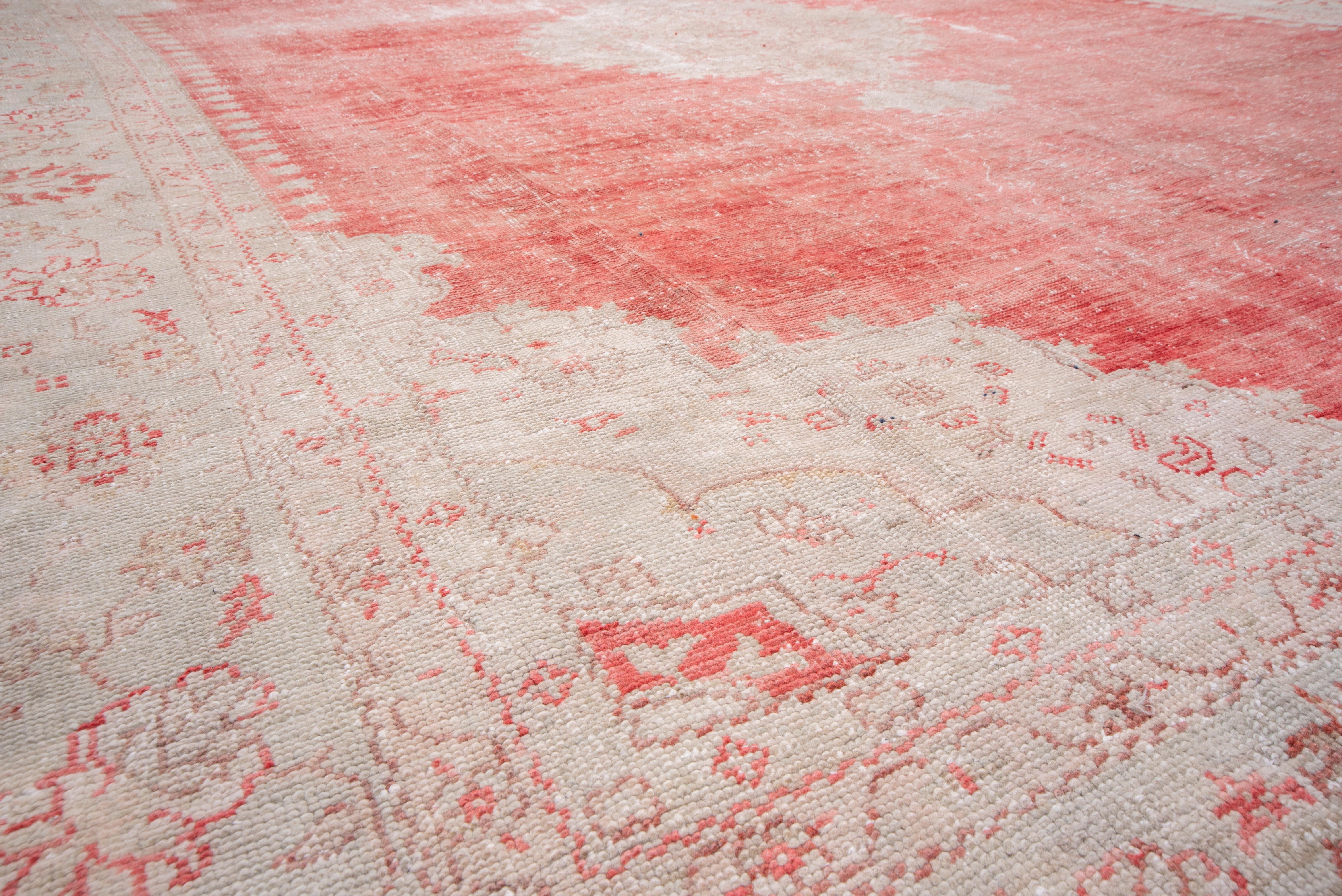 Turc Tapis turc Oushak rouge vif:: bordures ivoire & bleu clair:: légèrement dégradé