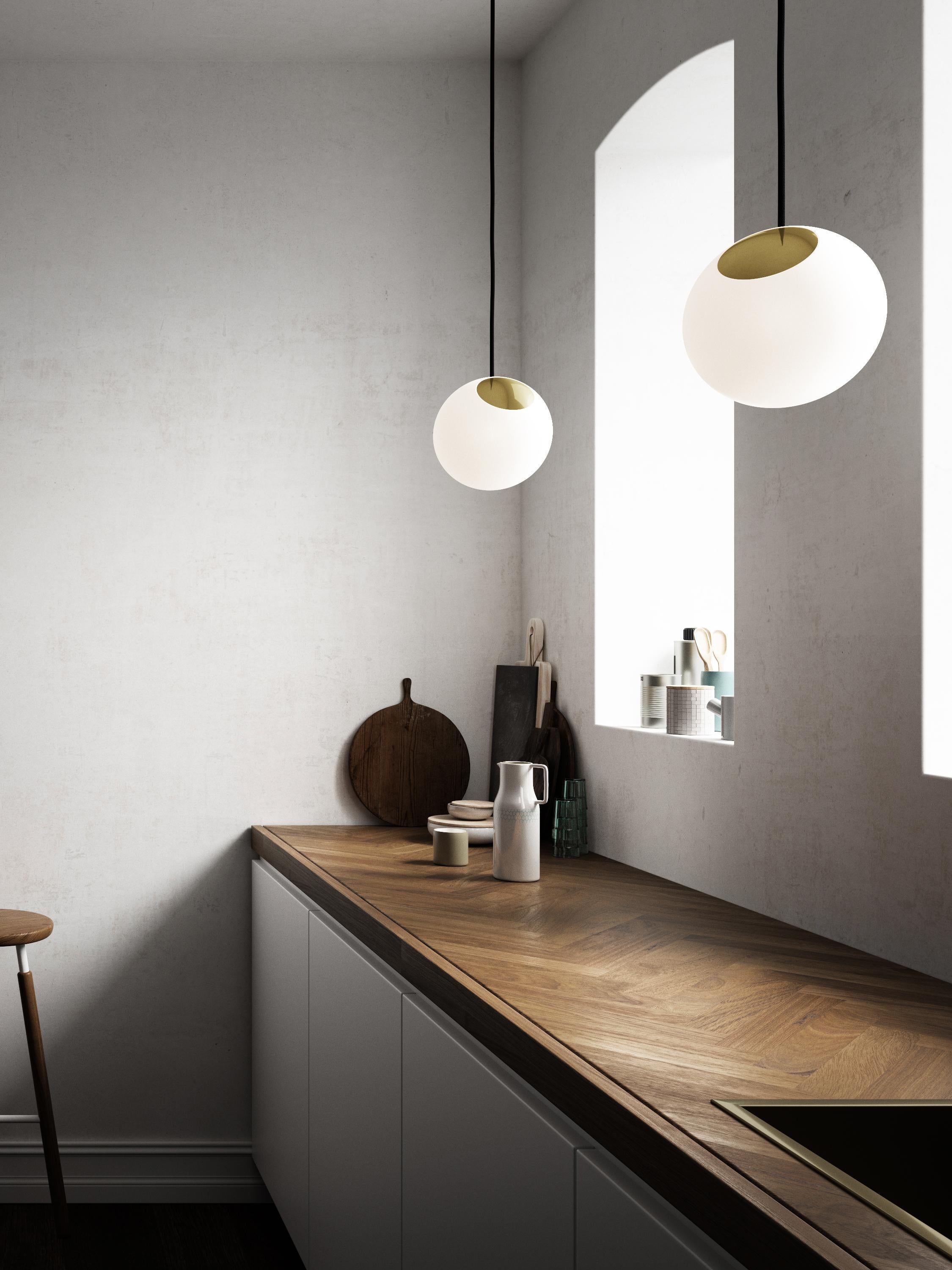 XXI secolo e contemporaneo Lampada a sospensione Bright Spot di Nordic Tales in vendita