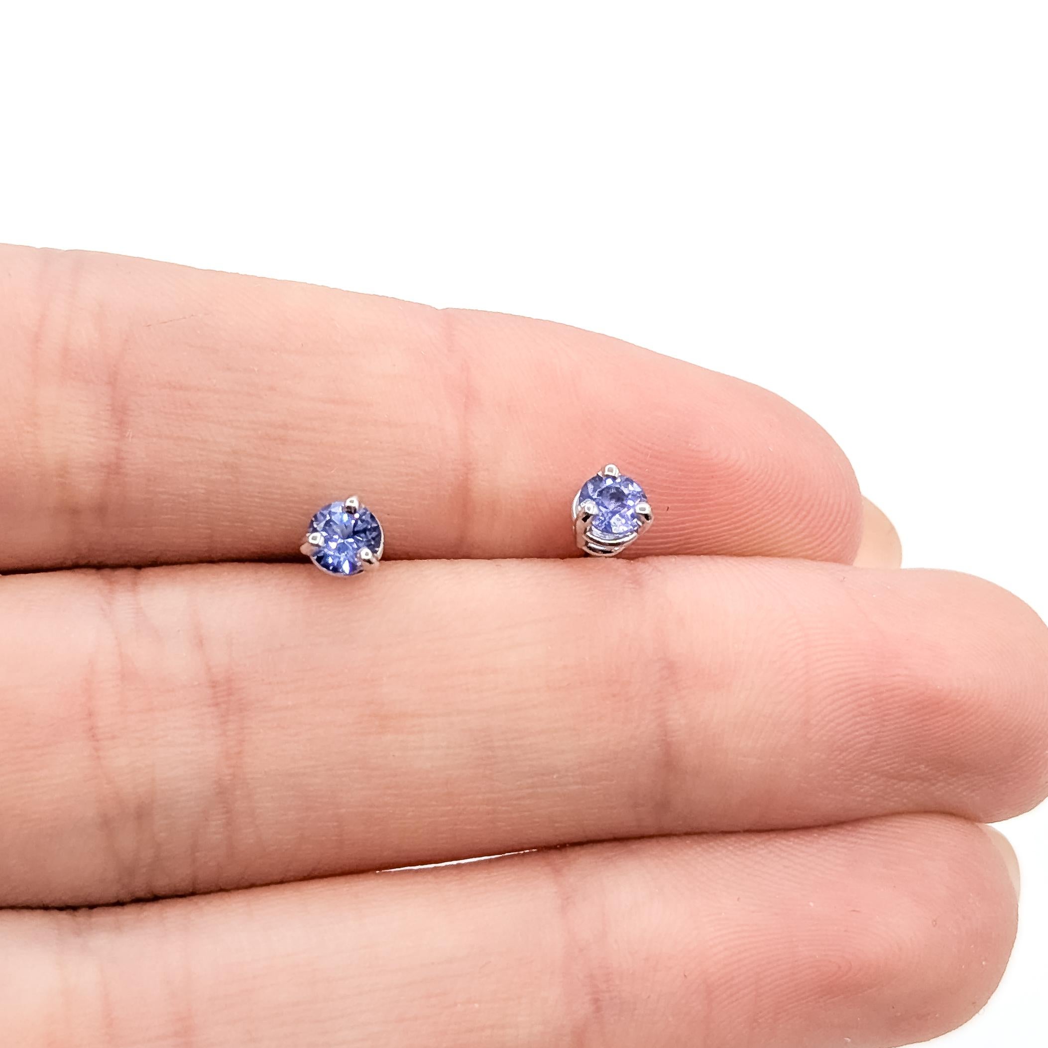 Taglio rotondo Orecchini con tanzanite brillante in oro bianco 14 carati in vendita