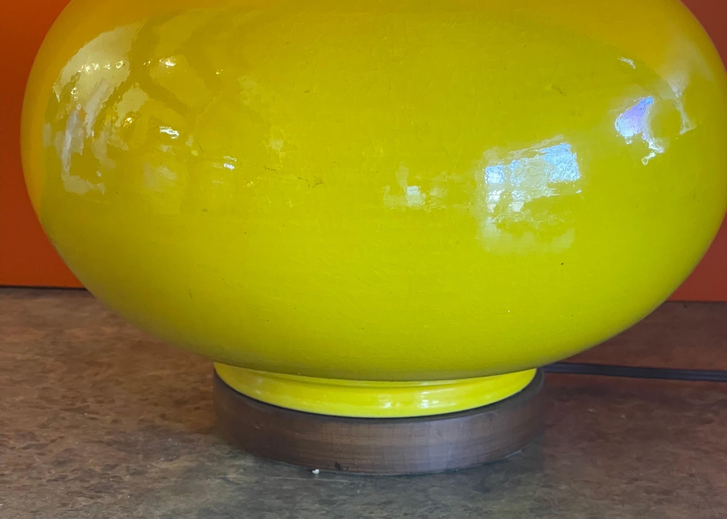 Bright Yellow Glazed Ceramic Studio Pottery Table Lamp on Walnut Base For Sale 1