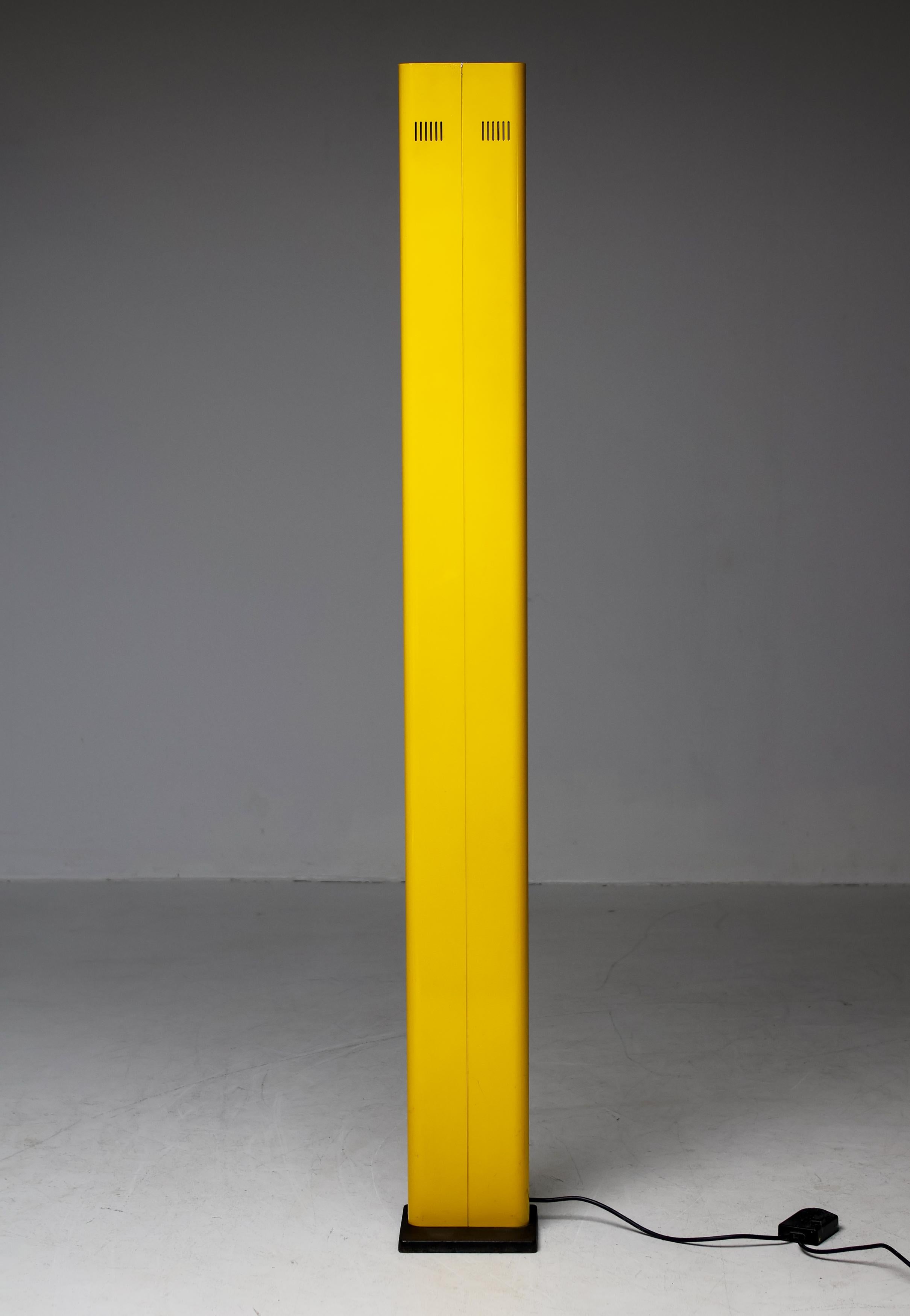 Lampadaire italien jaune vif de Gianfranco Frattini, années 1970 en vente 3